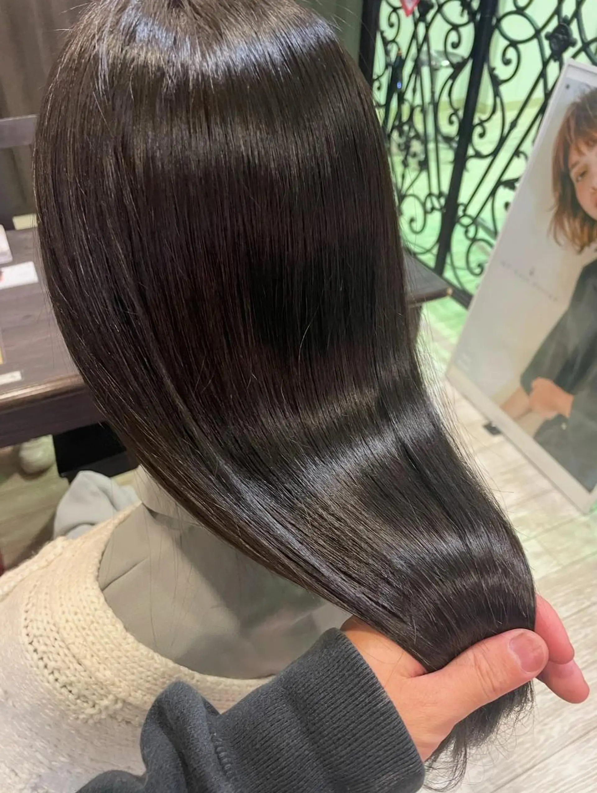 セミロング ボブ 髪質改善 レイヤーカット 似合わせカット 縮毛矯正 お悩み改善カット 太田皓大のヘアスタイル