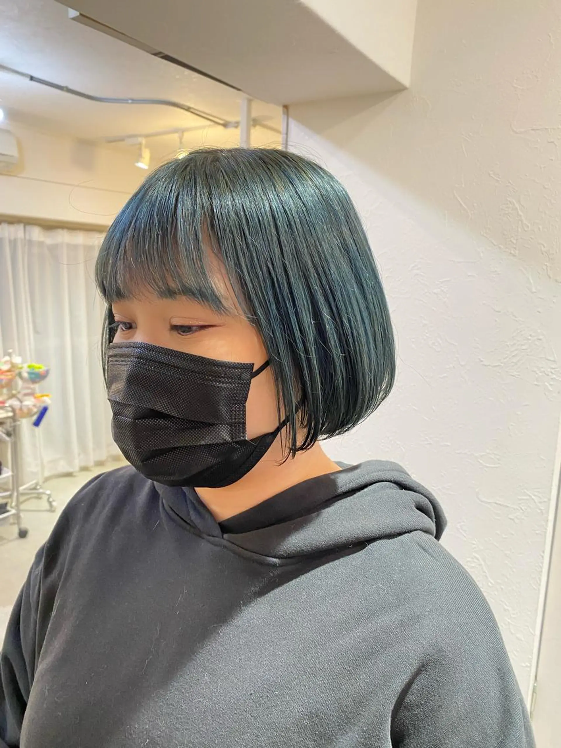 ショート カラー ブリーチ ブリーチなしカラー レイヤーカットのヘアスタイル