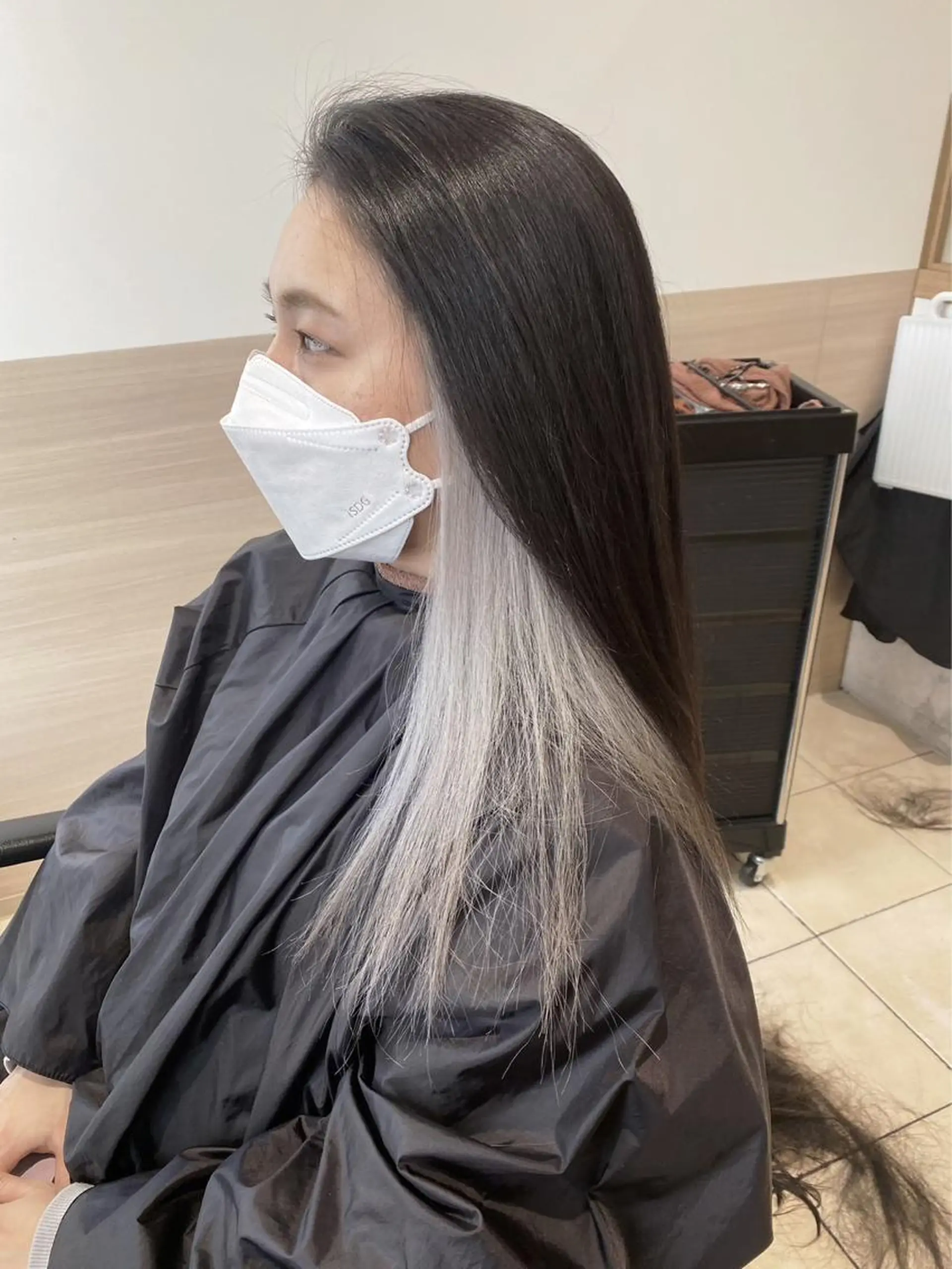 セミロング カラー インナーカラー シルバー ホワイトシルバー ヘアカラー トリートメント ROBIN所属・指名数No.1 /NAOYAのヘアスタイル