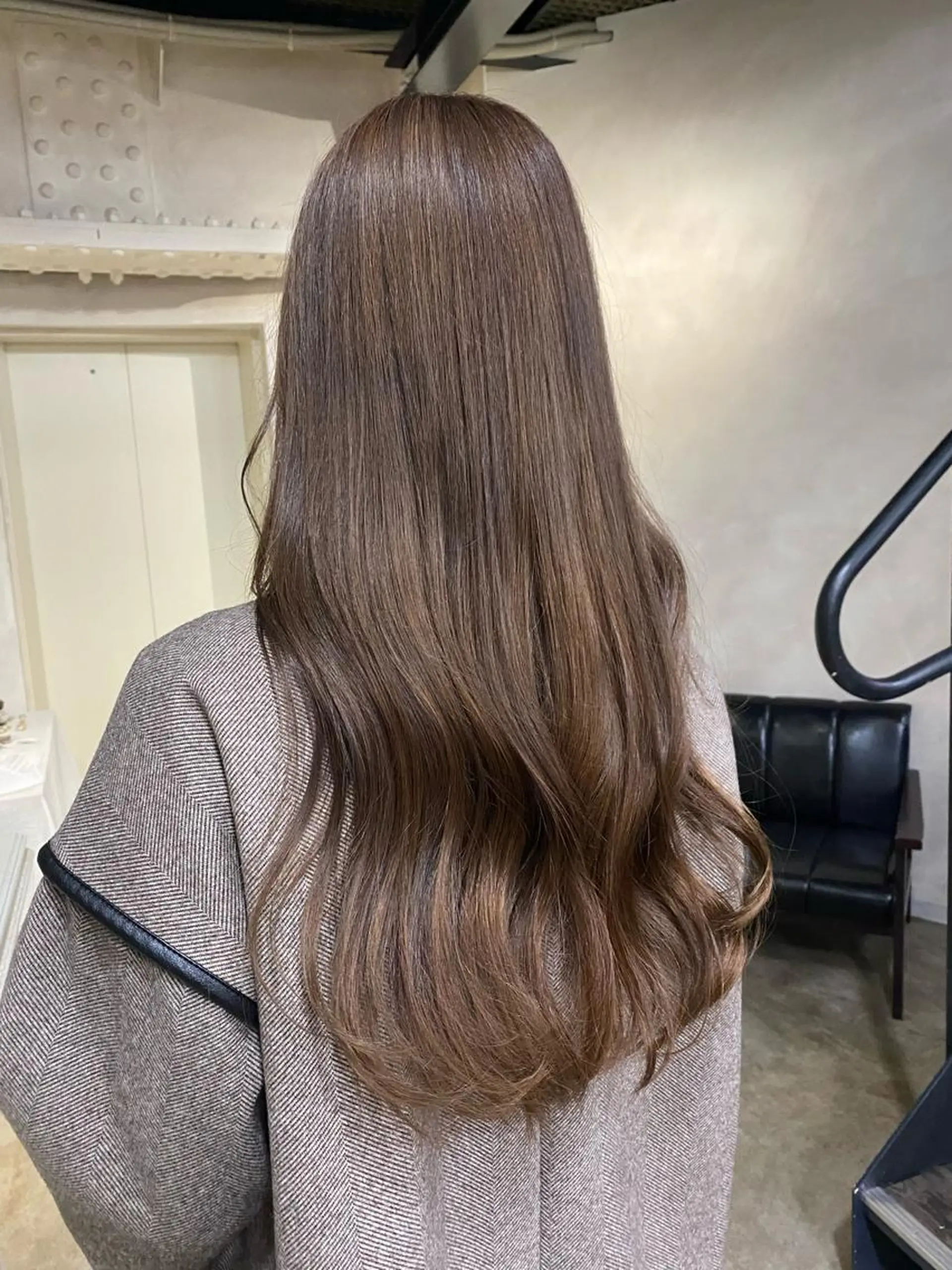 ロング カラー ベージュカラー ブリーチ ミルクティーベージュ ヘアカラー ALLY（アリー）所属・ミニモお気に入り数 No.1宍戸雄弥のヘアスタイル