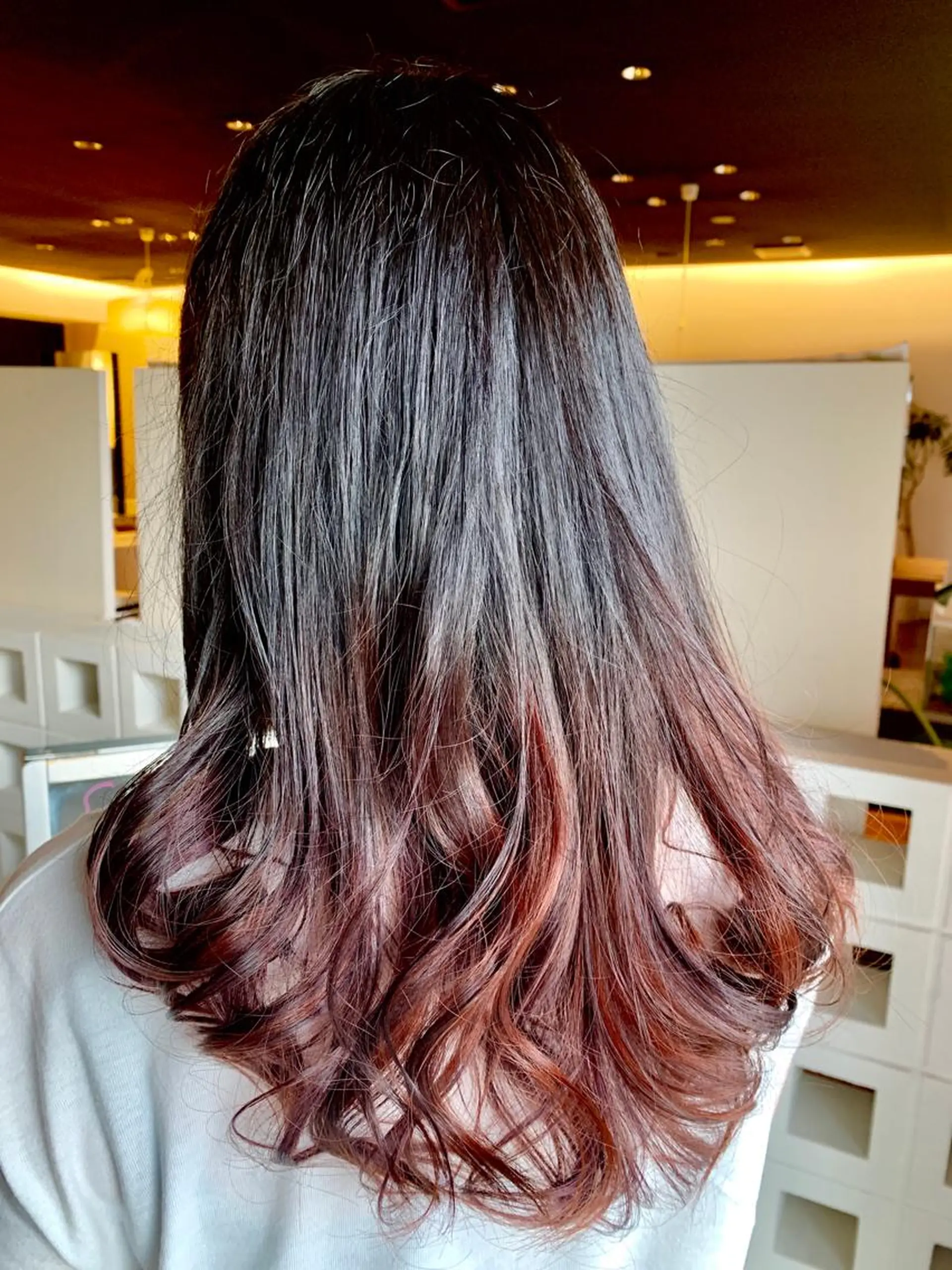 ロング カラー 小林 由里香のヘアスタイル