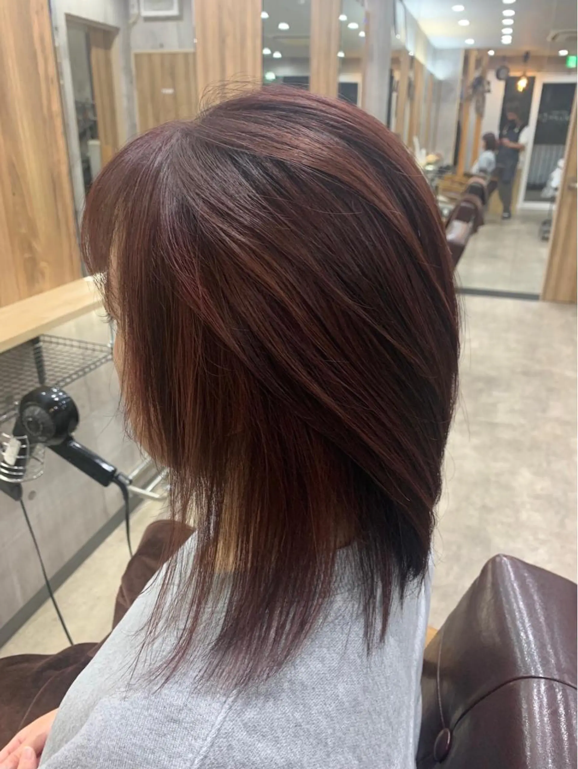 ミディアム カラー バレイヤージュ ブリーチ ケアブリーチ ダブルカラー イヤリングカラー ヘアカラー hair salon mementoのヘアスタイル