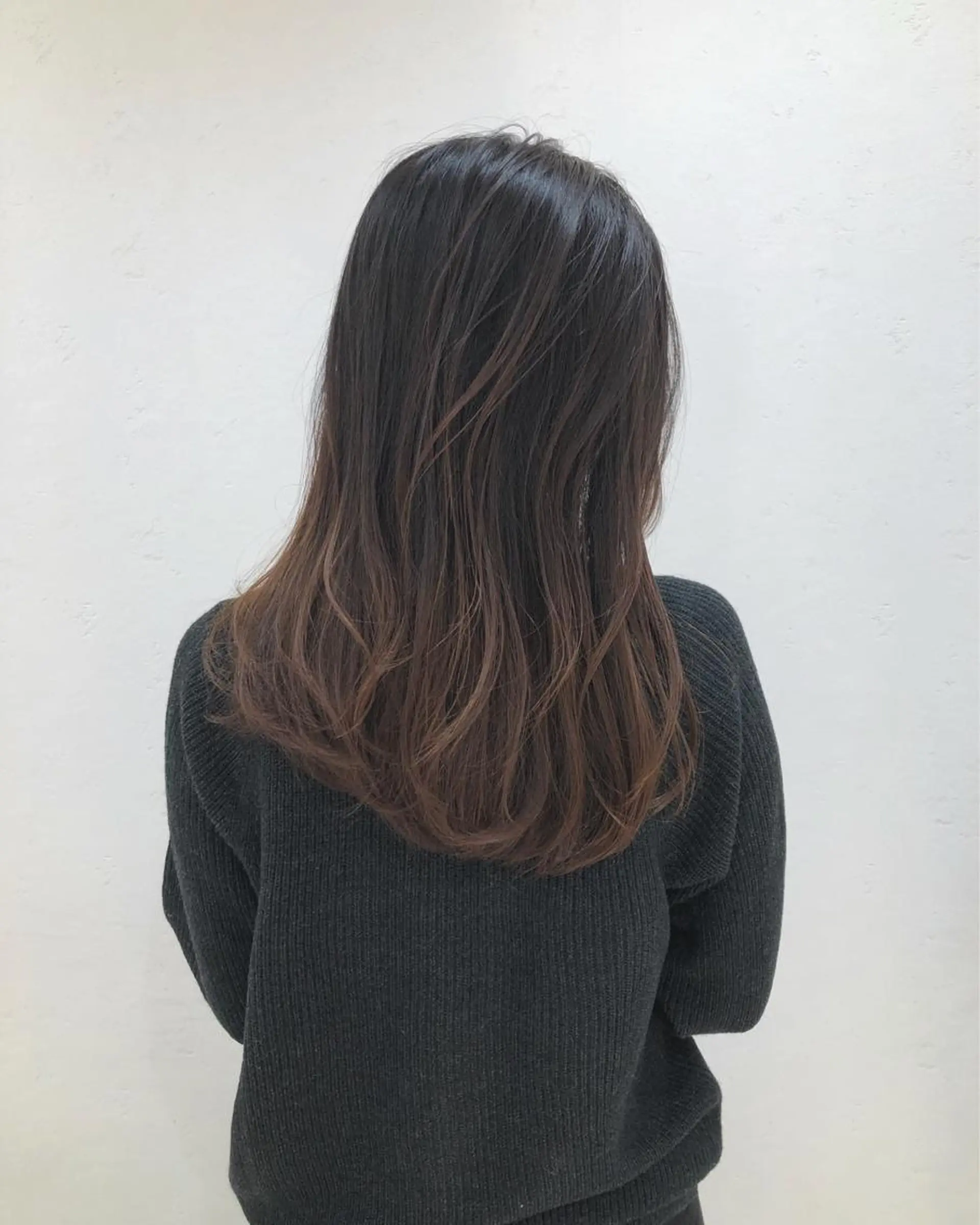 セミロング カラー バレイヤージュ レイヤーカット 透け感カラー🫧 加納トモヒロのヘアスタイル