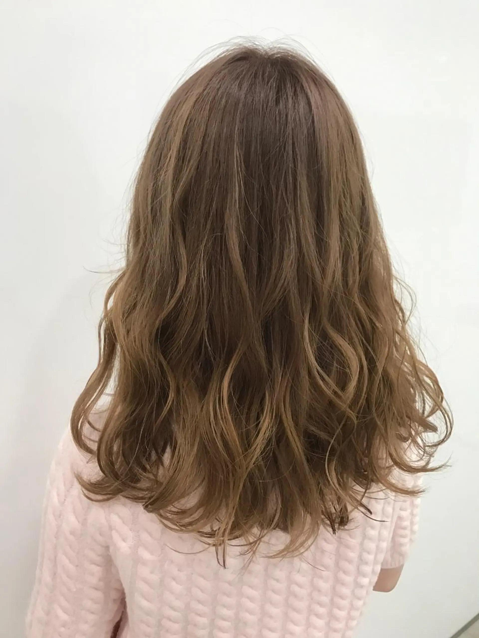 セミロング カラー アッシュ ベージュカラー 佐々木 好乃のヘアスタイル