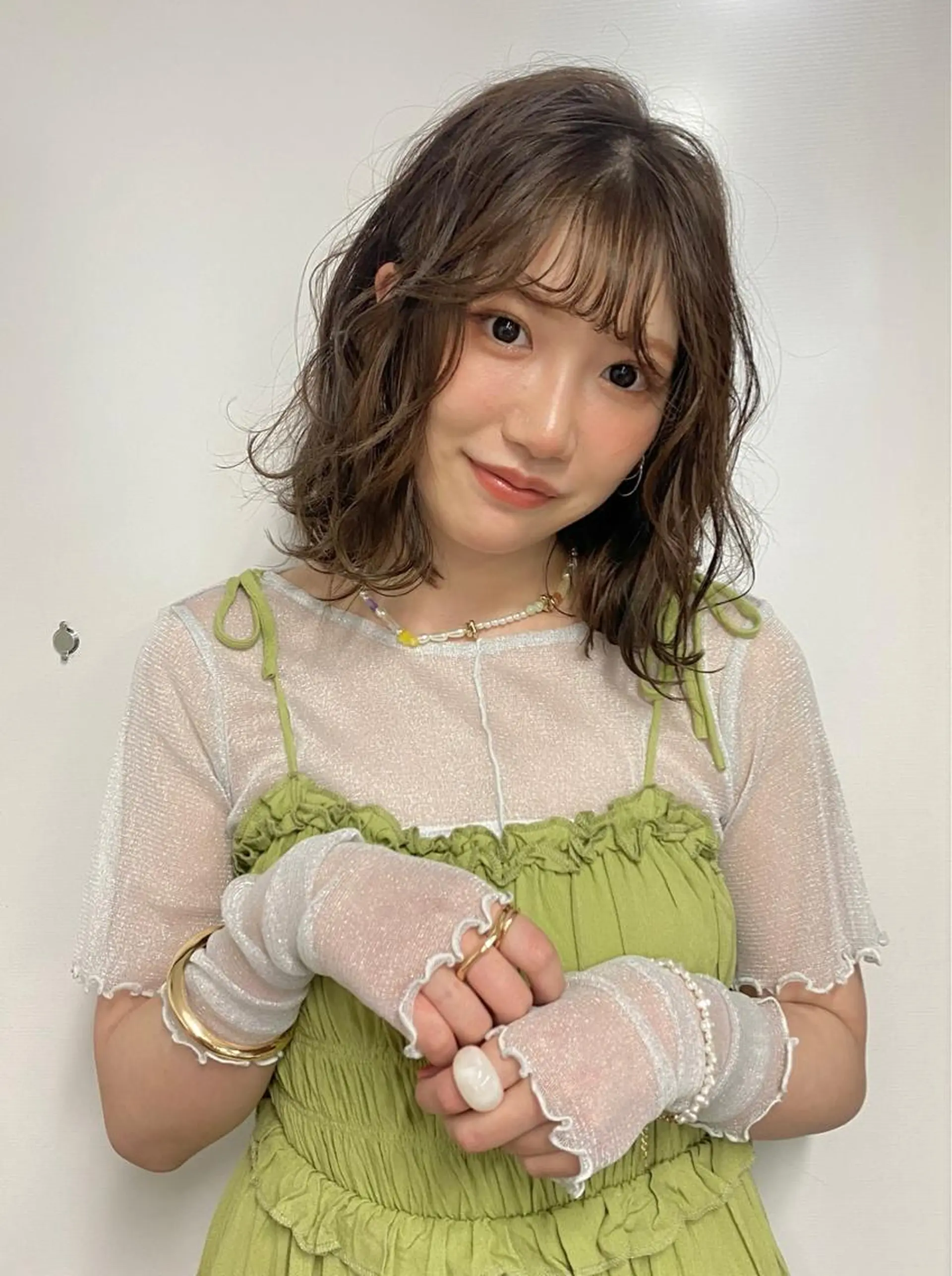 セミロング カラー ブラウンカラー オリーブブラウン Moe モエの眉毛・アイブロウイメージ