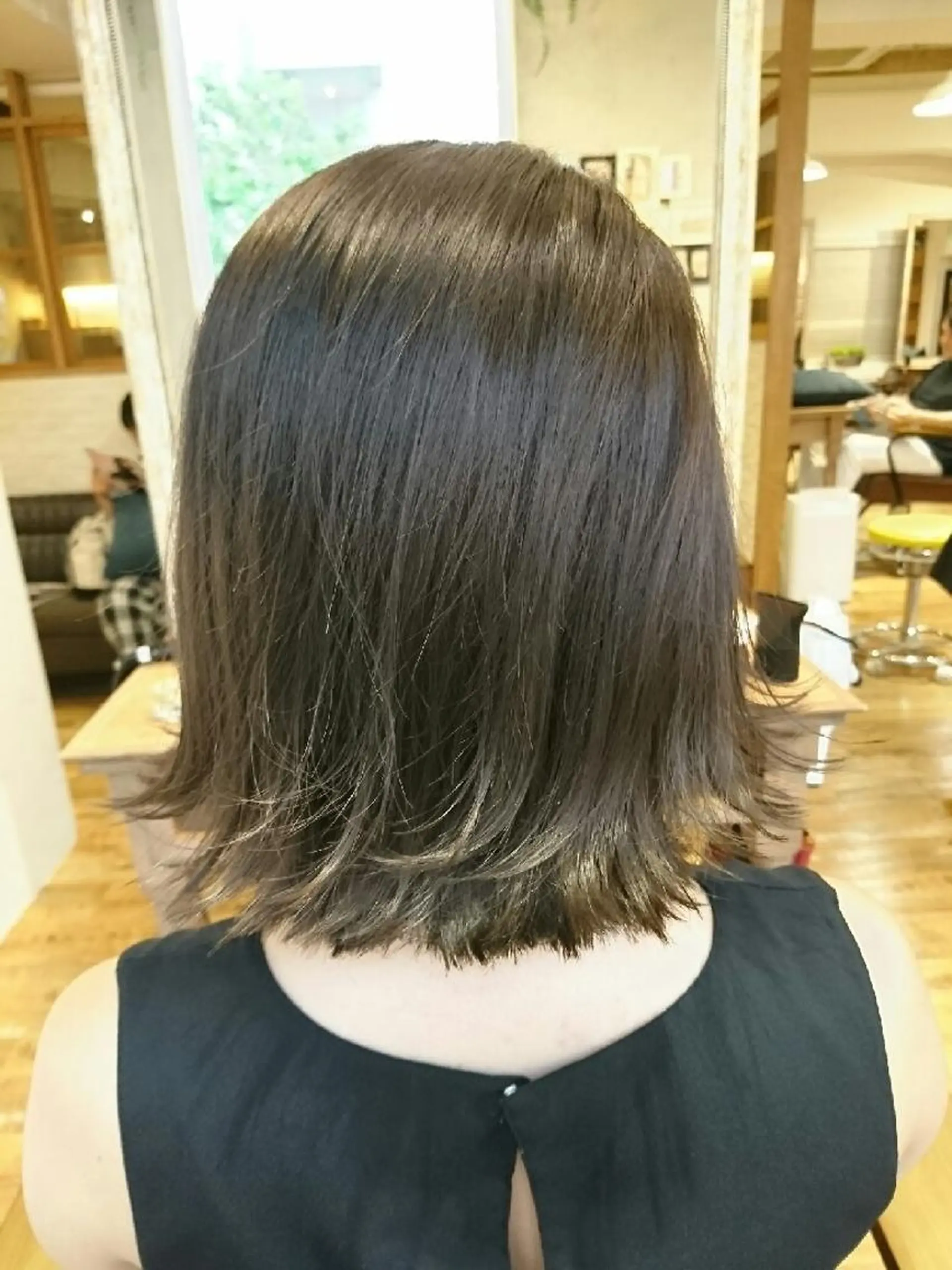 ショート カラー ブリーチ グレージュ ハイライトカラー ハイライト 外ハネヘア 遠藤 拓馬のヘアスタイル