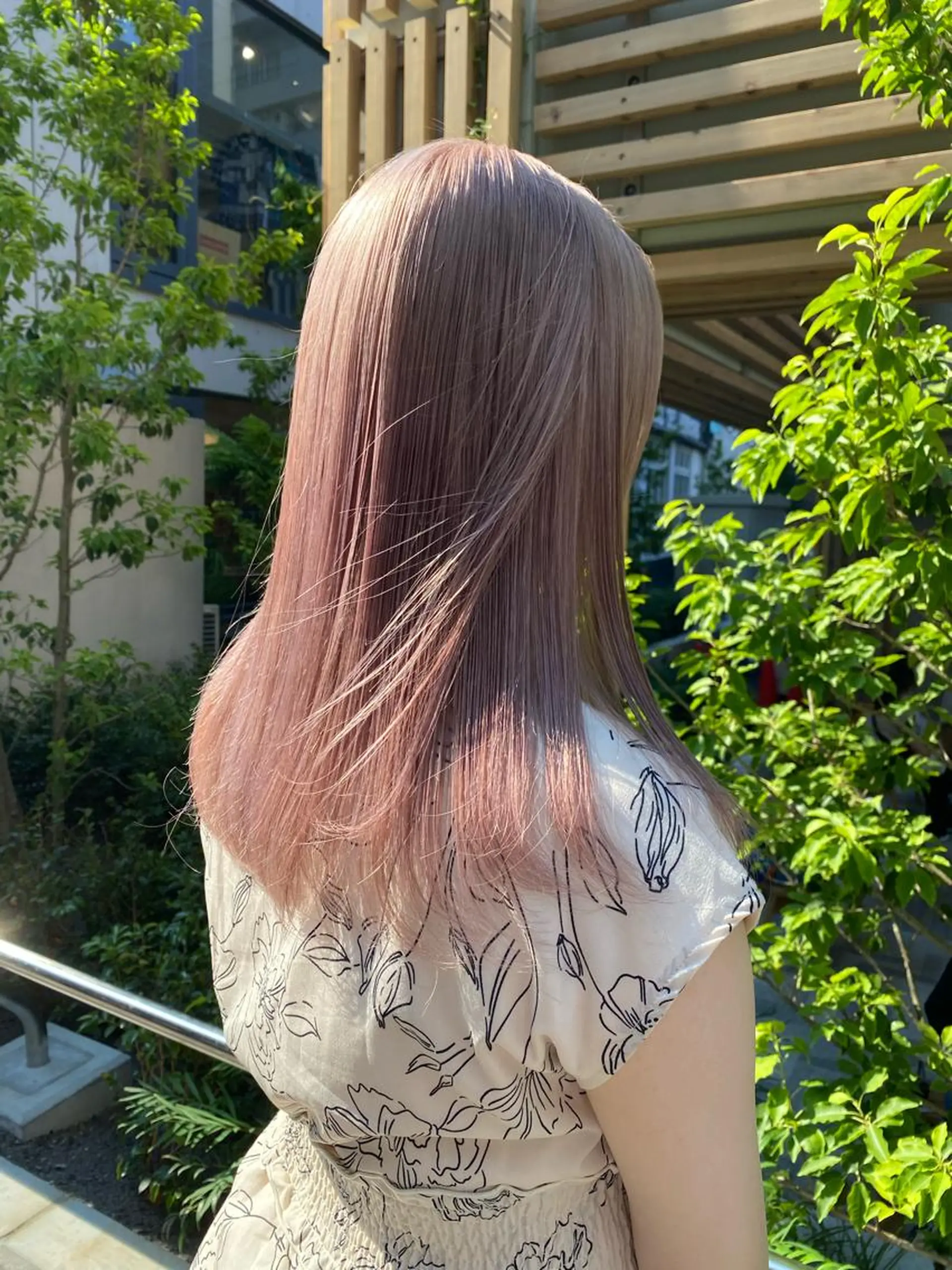 セミロング カラー ヘアアレンジ ベージュカラー ピンクカラー ピンクベージュ ヘアカラー トリートメント flamme Annaのヘアスタイル