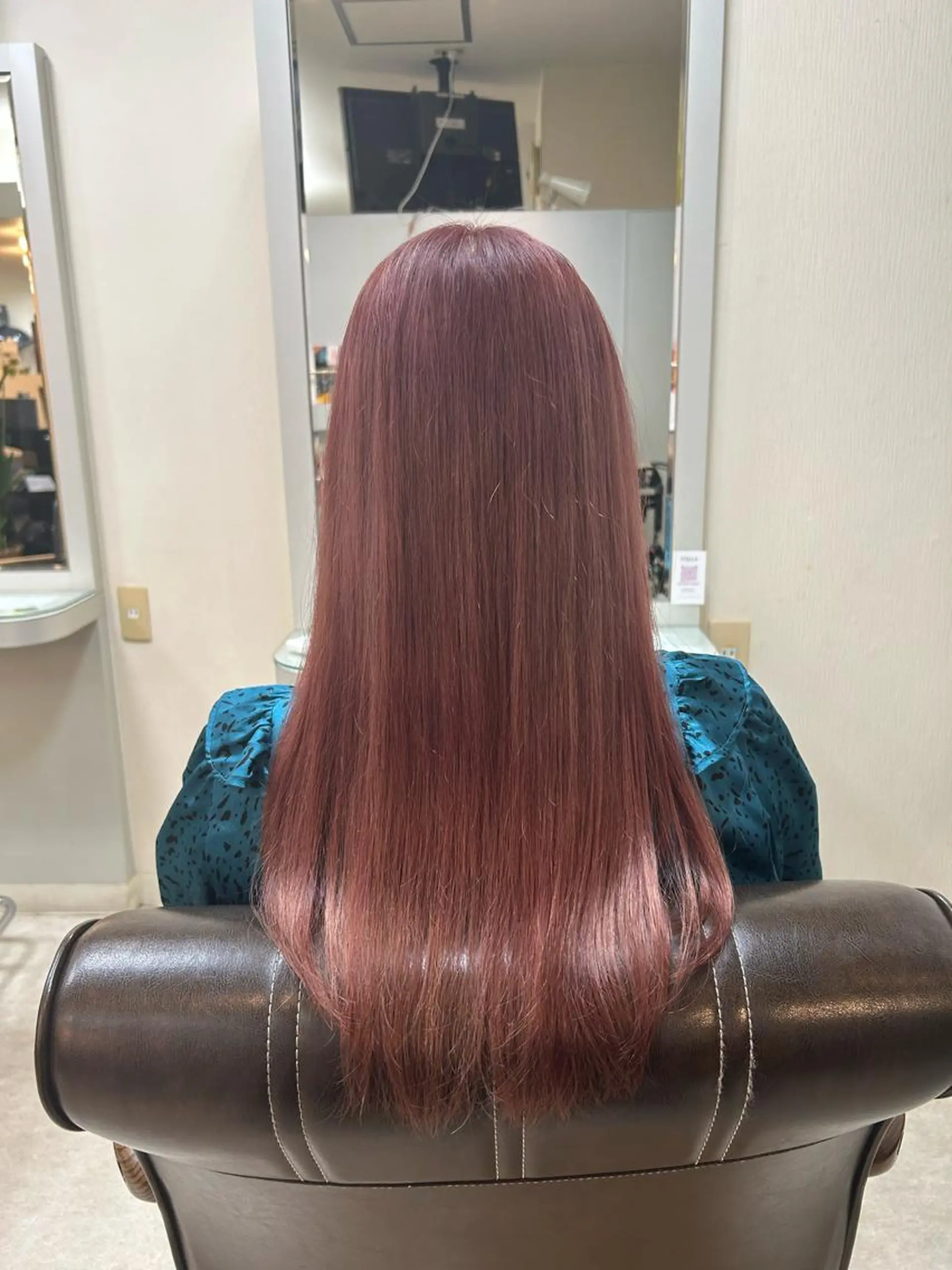 セミロング カラー ピンクカラー ヘアカラー トリートメント 秋津 琉花のヘアスタイル