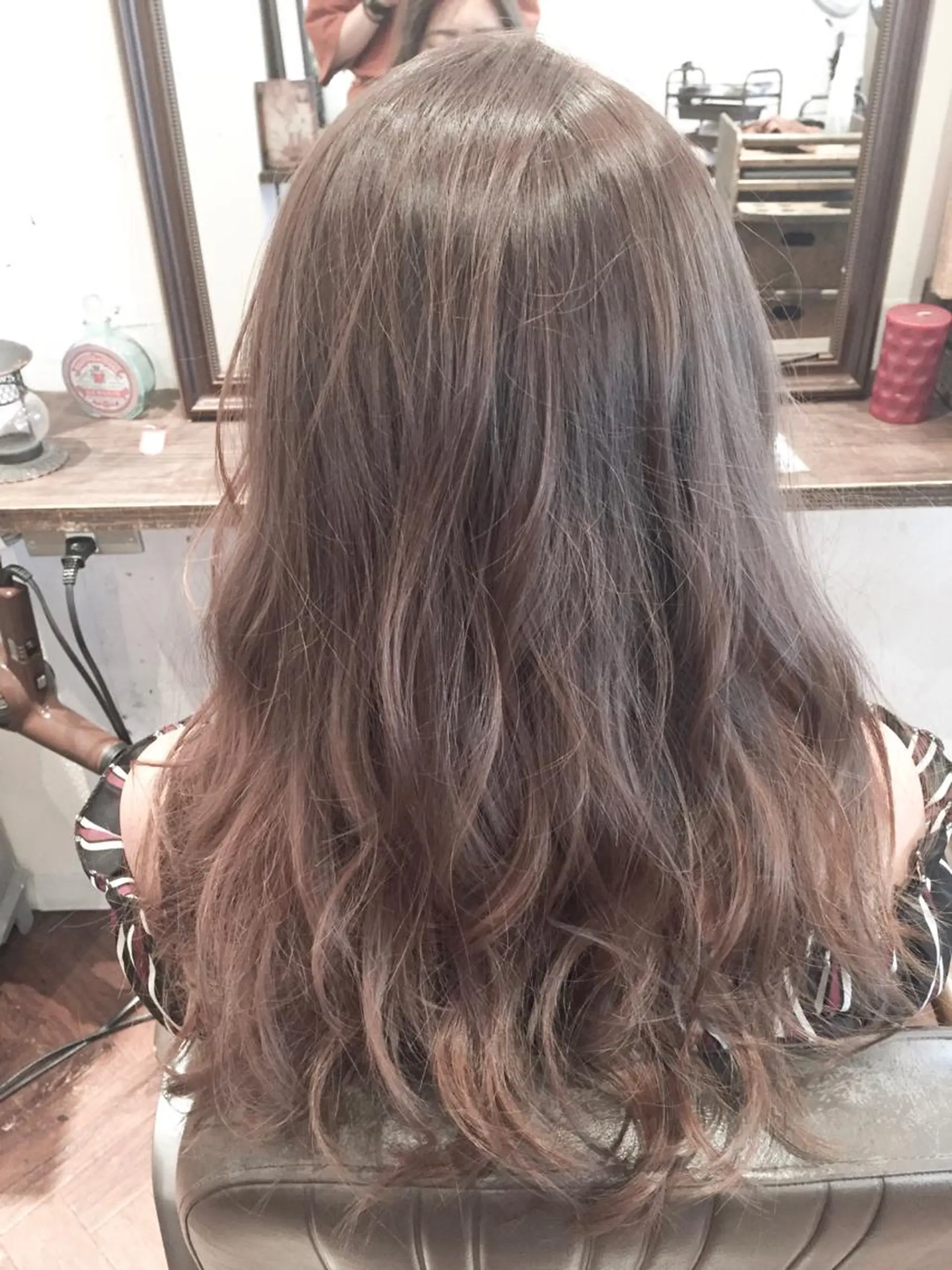 ロング カラー ヘアアレンジ アッシュ ベージュカラー ブリーチ グラデーションカラー ブリーチなしカラー カット ヘアカラー いしだ みさきのヘアスタイル