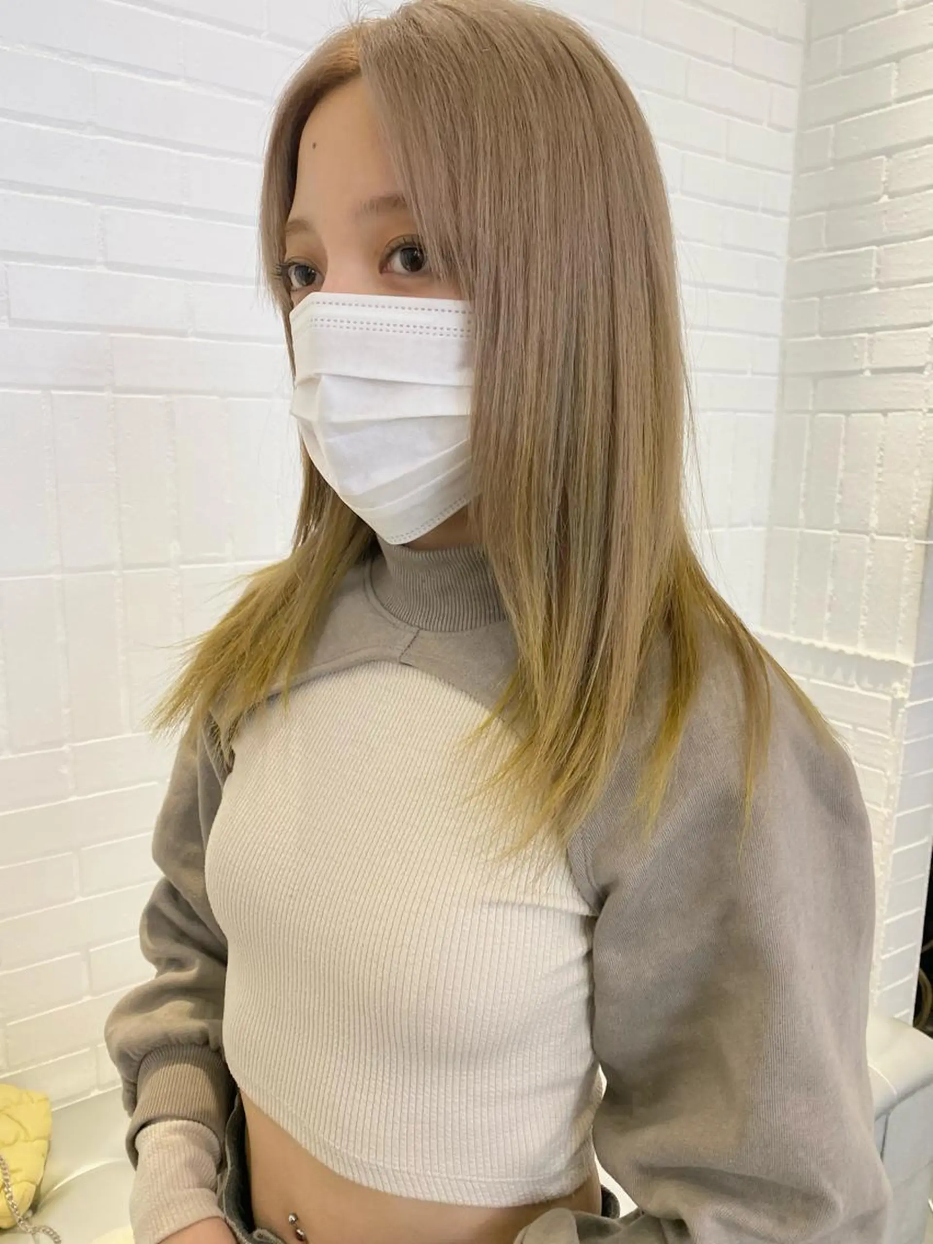 ミディアム カラー ヘアアレンジ ベージュカラー デザインカラー イエローカラー カット ヘアカラー 🎨ハイトーン/ 切りっぱなし みつきのヘアスタイル