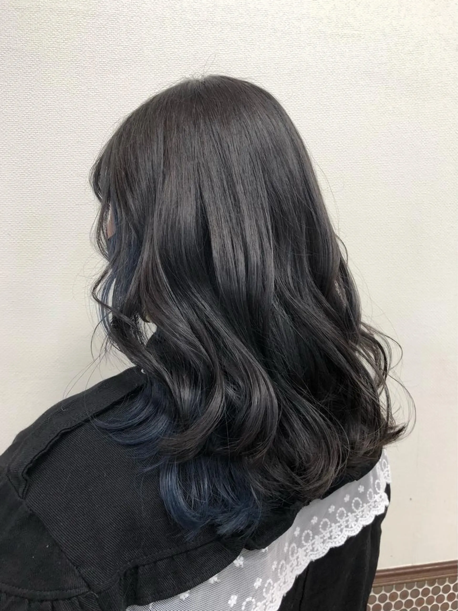 ミディアム カラー ヘアアレンジ インナーカラー 白髪ぼかし脱白髪染め 大塚綾のヘアスタイル