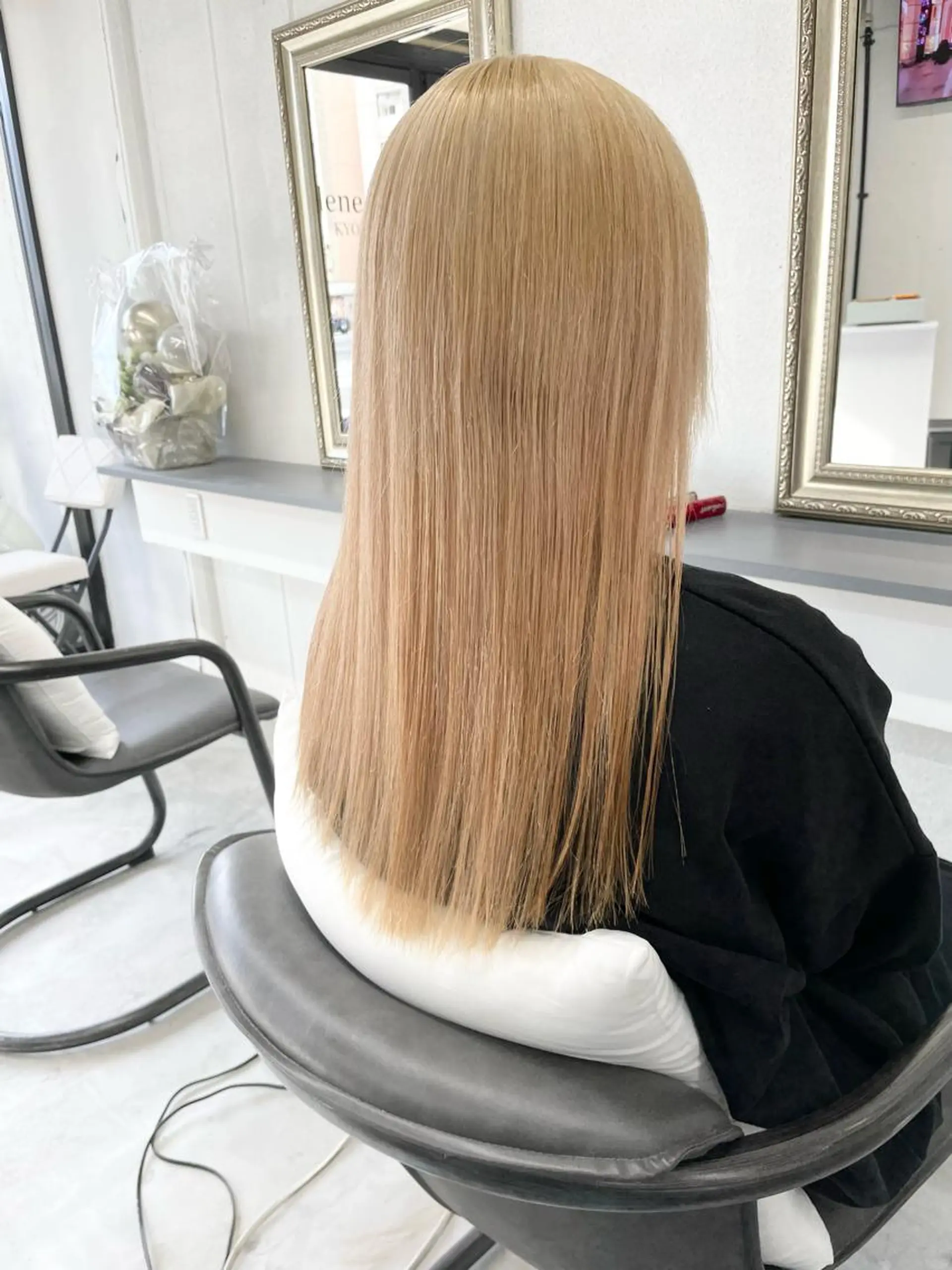 セミロング ヘアカラー KEN TAのヘアスタイル