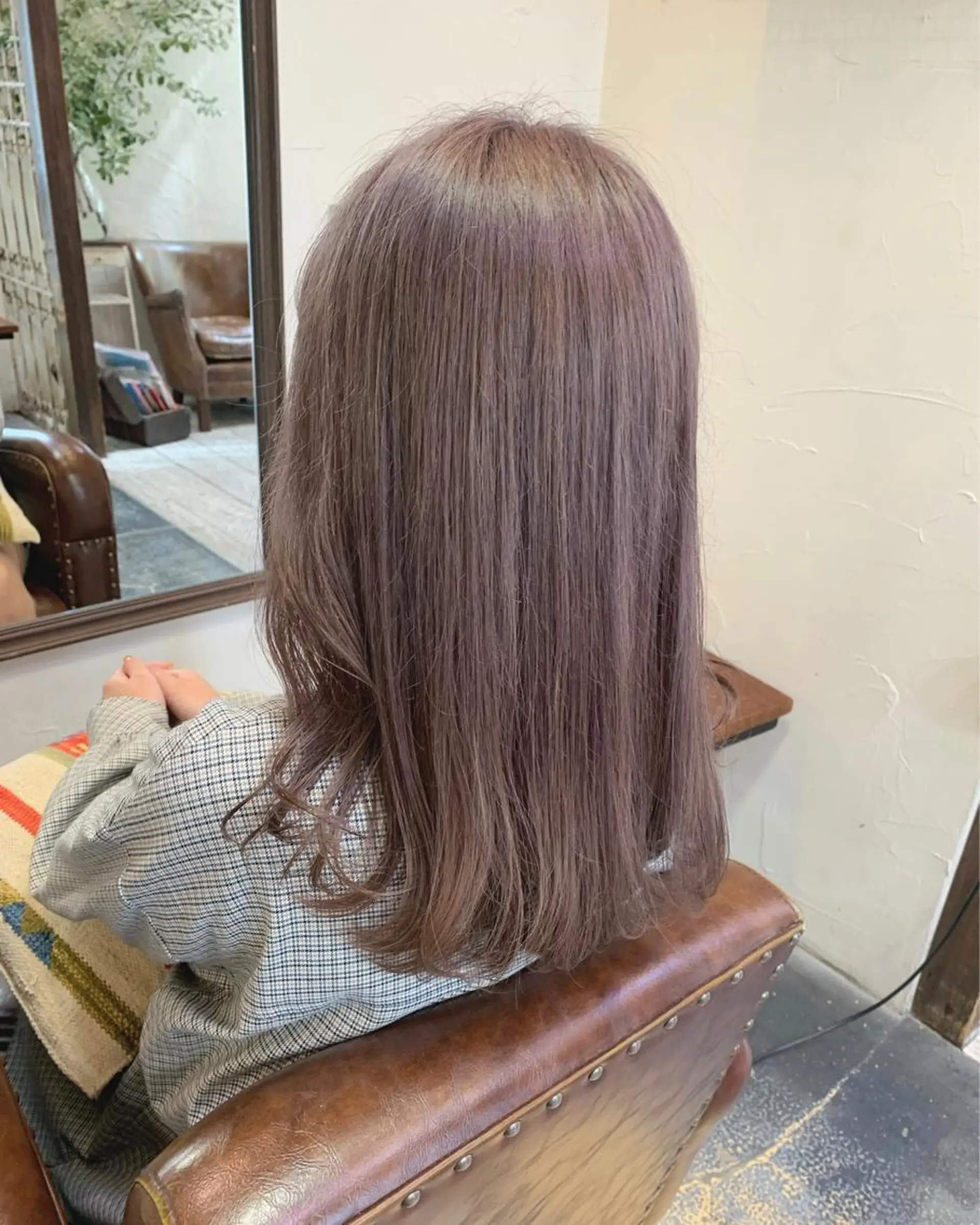 ミディアム カラー ブリーチ グレージュ ラベンダーカラー ラベンダーグレージュ ラベンダーグレー 吉川 陽菜のヘアスタイル