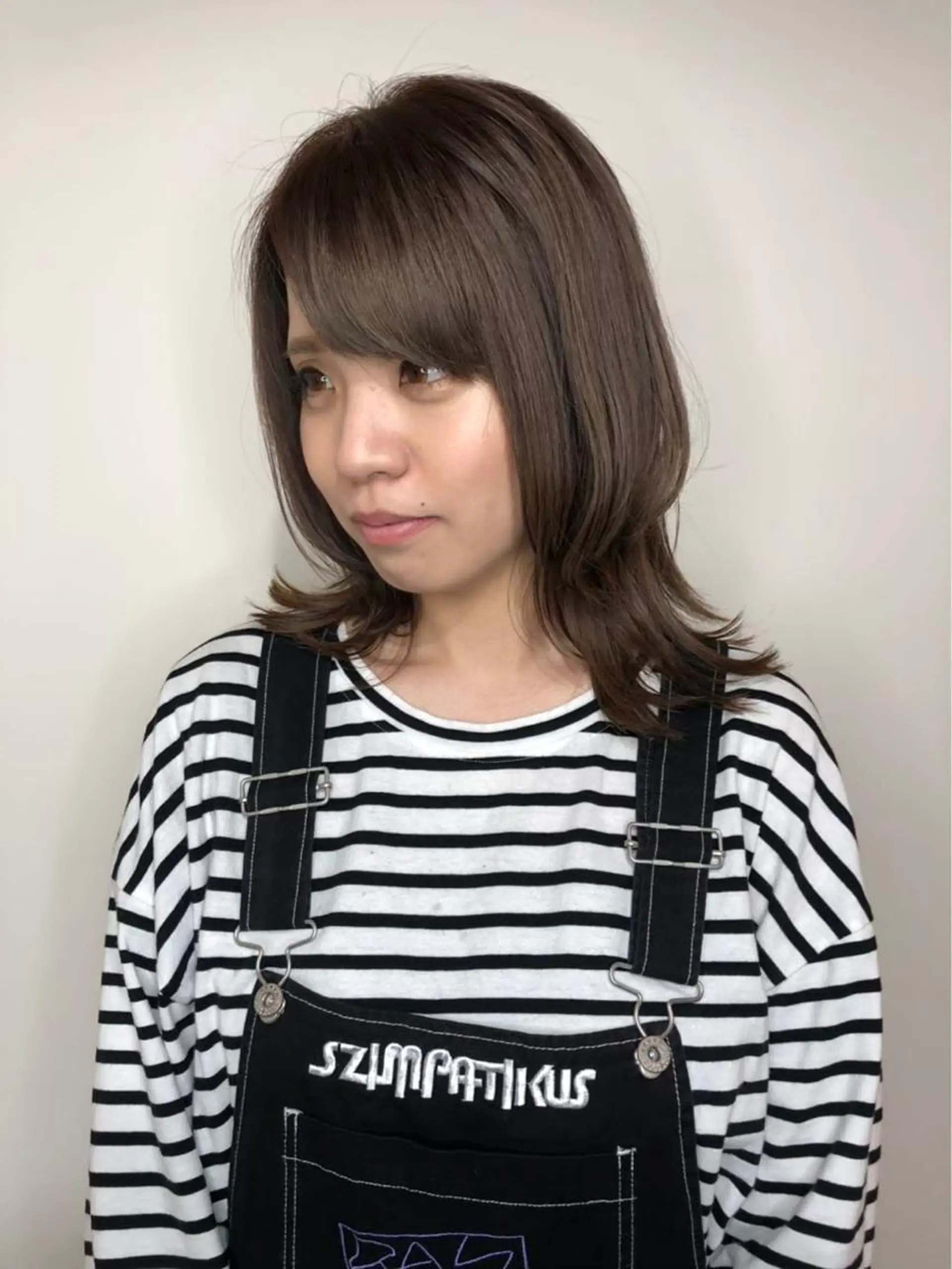 ミディアム カラー ベージュカラー ウルフカット 小川 美奈のヘアスタイル