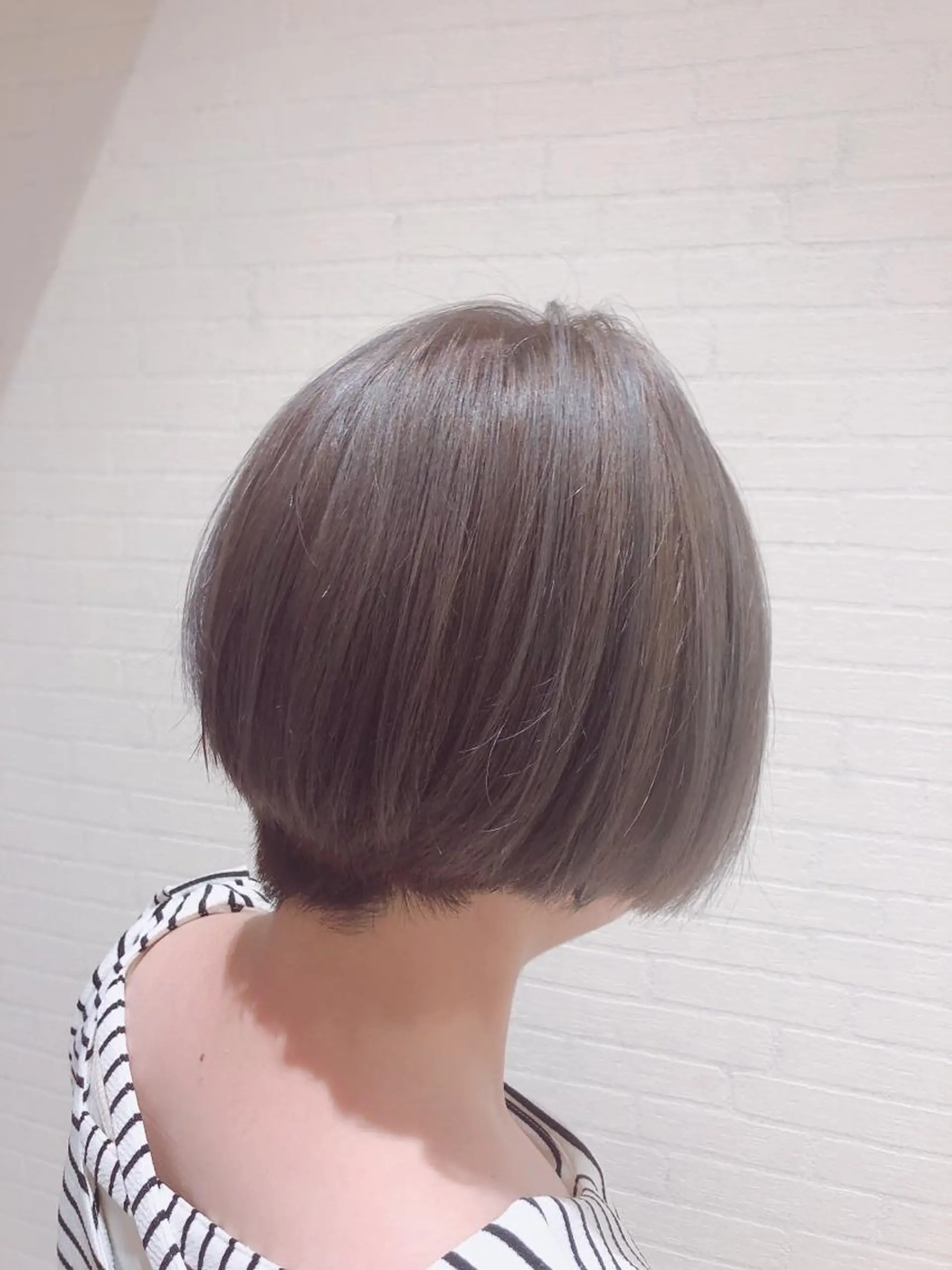ショート カラー 岩永 梨玖のヘアスタイル