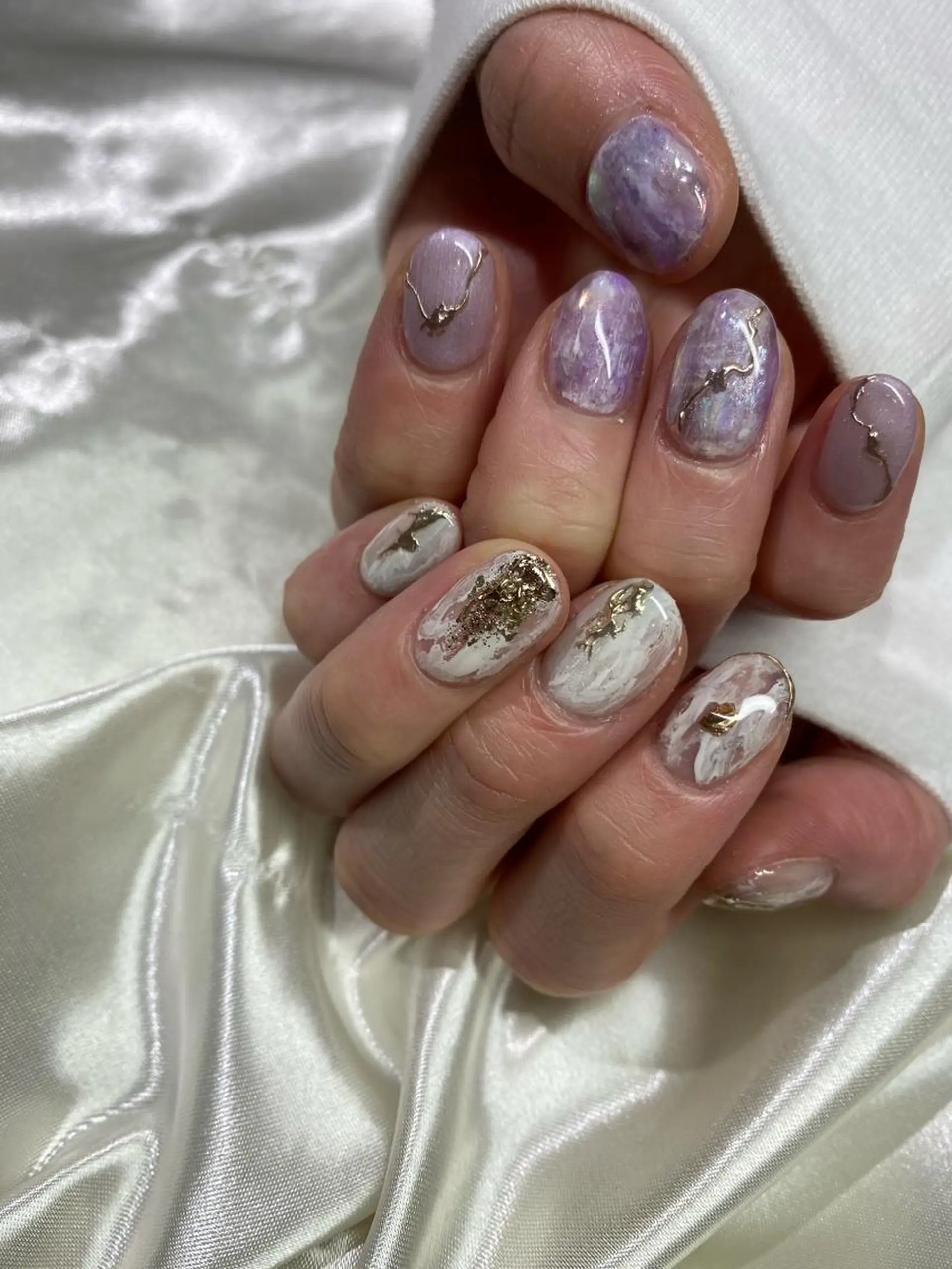 ネイル ミラーネイル 持ち込み ニュアンスネイル パープル ホワイト ハンドネイル ハンドケア Charme. NOBUKOのネイルデザイン