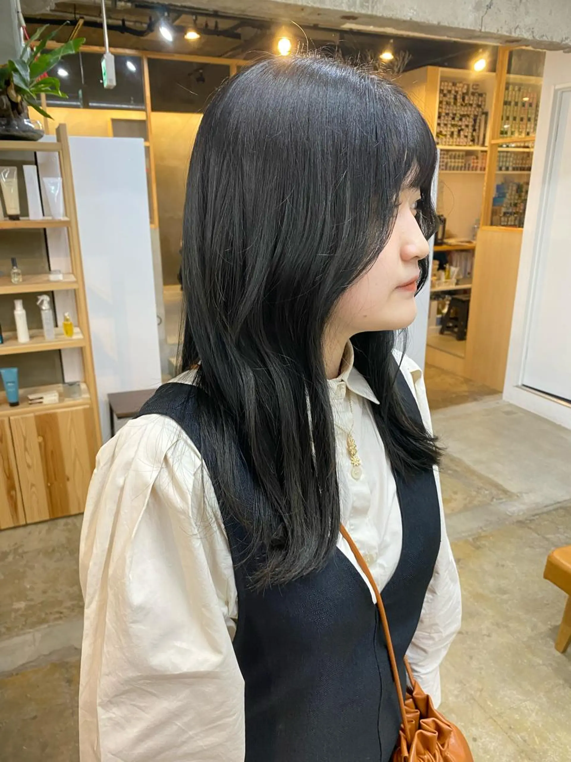 カラー グレージュ オリーブグレージュ オリーブグレー ヘアカラー シミズ アスカのヘアスタイル