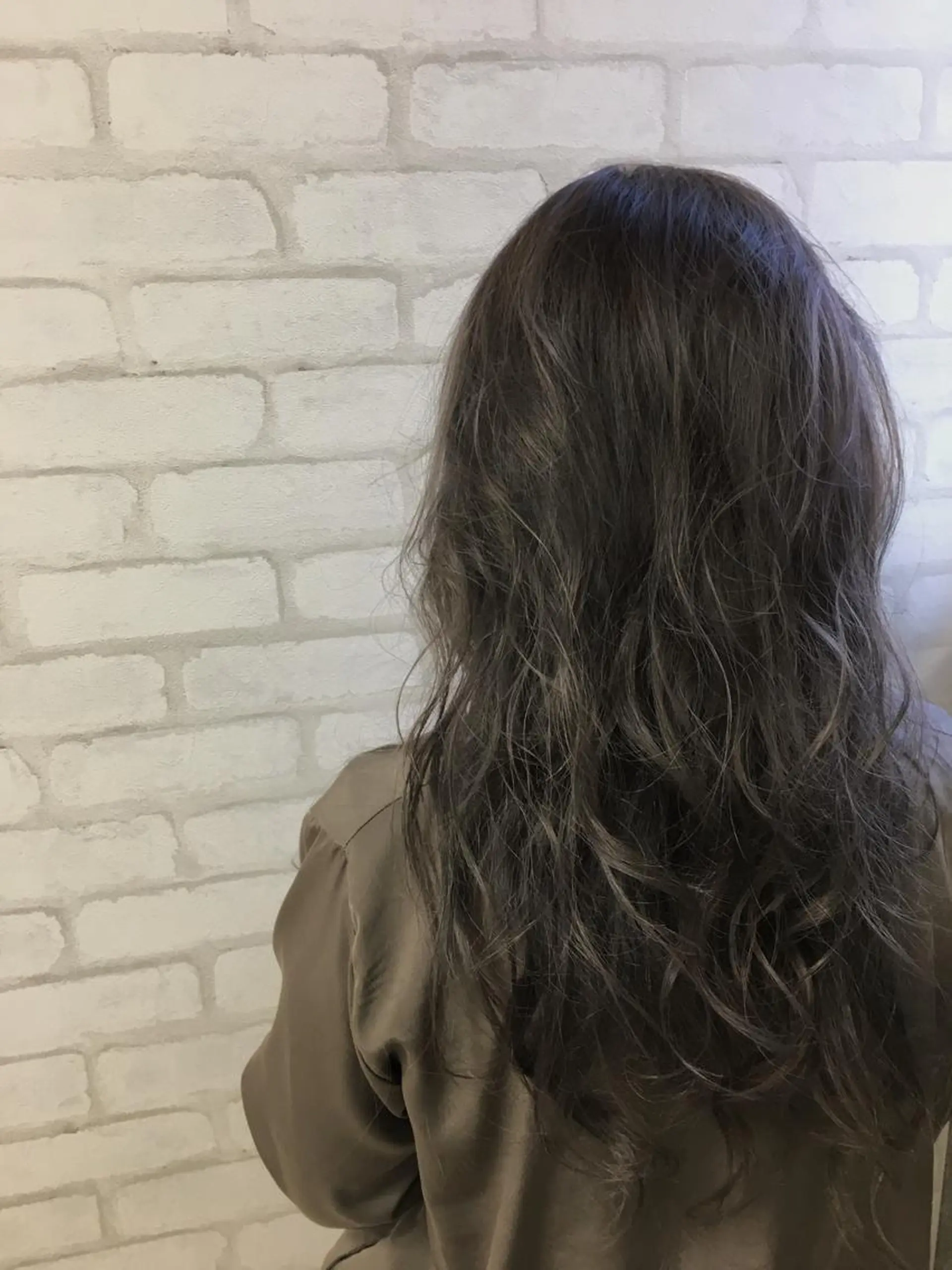 ロング アッシュ アッシュグレー brace 立花のヘアスタイル