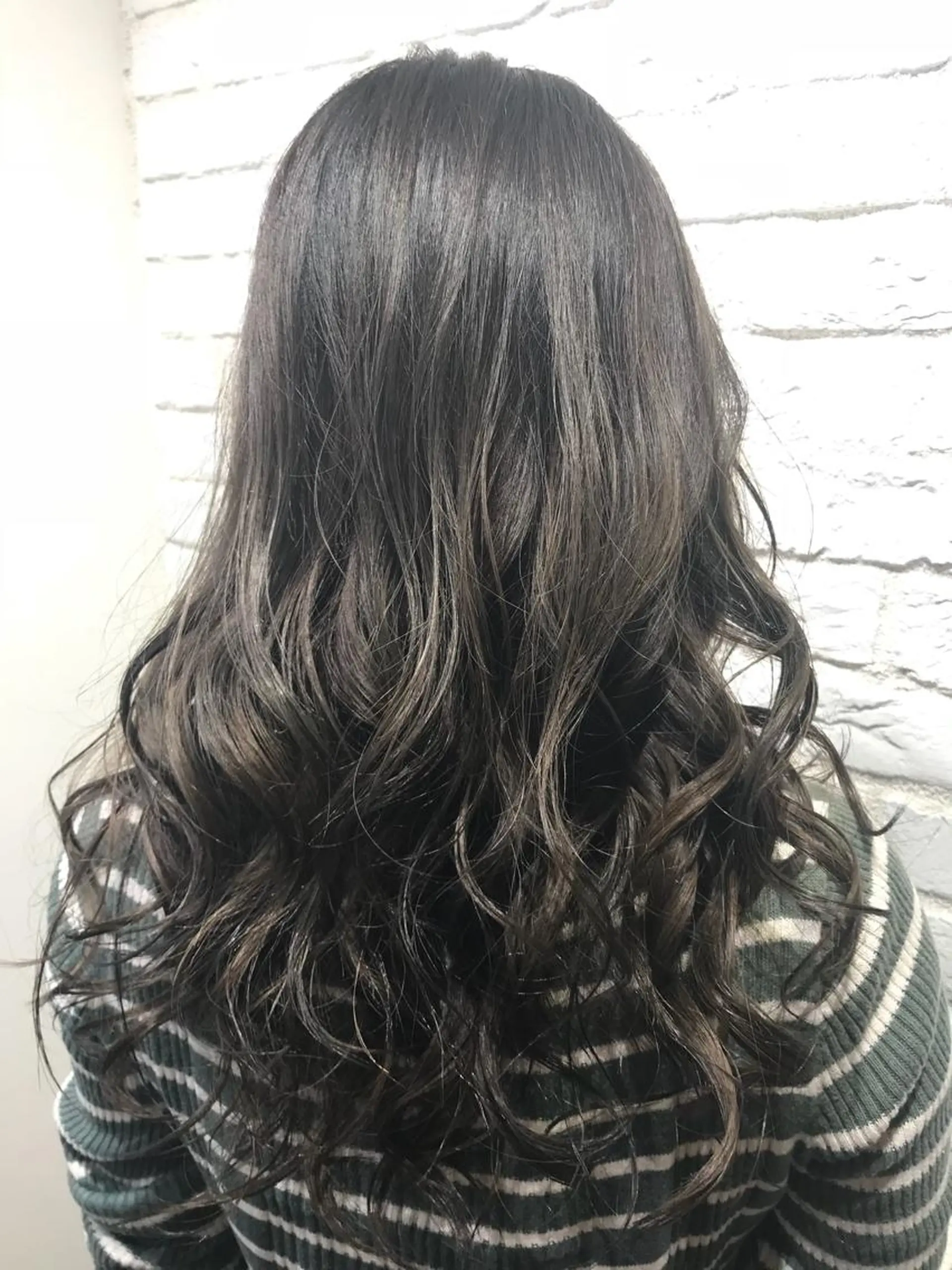 セミロング カラー Neale. yumiの眉毛・アイブロウイメージ