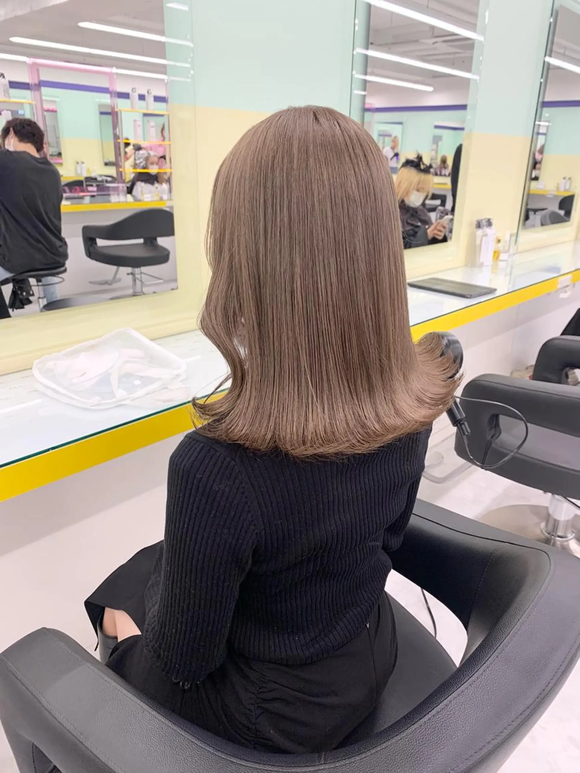 セミロング カラー ベージュカラー ダブルカラー ハイトーンカラー ミルクティーベージュ 🪞ハイトーン🪞 🤍waka🤍のヘアスタイル
