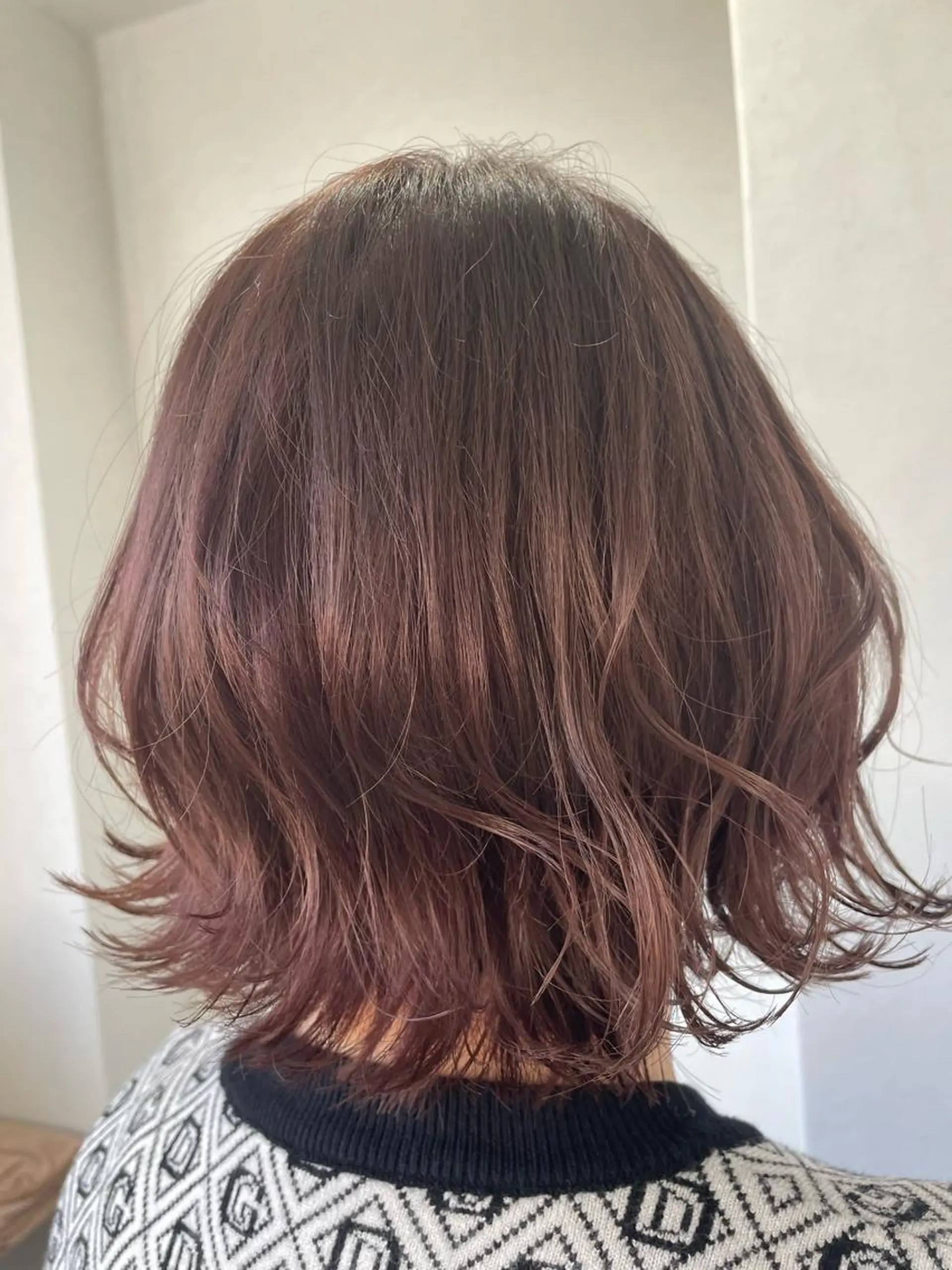 ミディアム カラー カット 塩崎 明菜のヘアスタイル