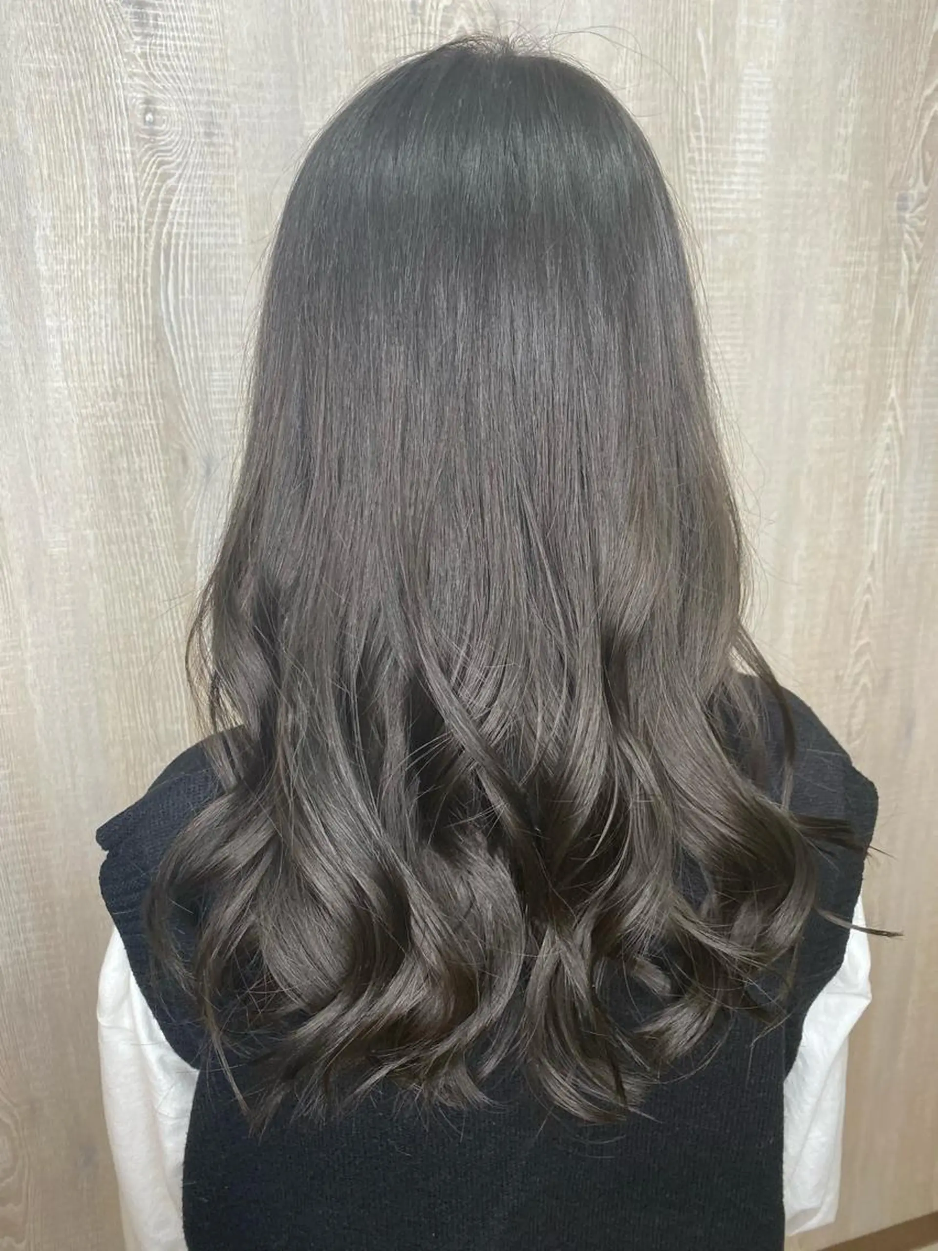 セミロング カラー ブリーチ ダークグレー ダークグレージュ グレージュ ブリーチなしカラー Oasis所属・🦋Oasis RINA 🦋のヘアスタイル