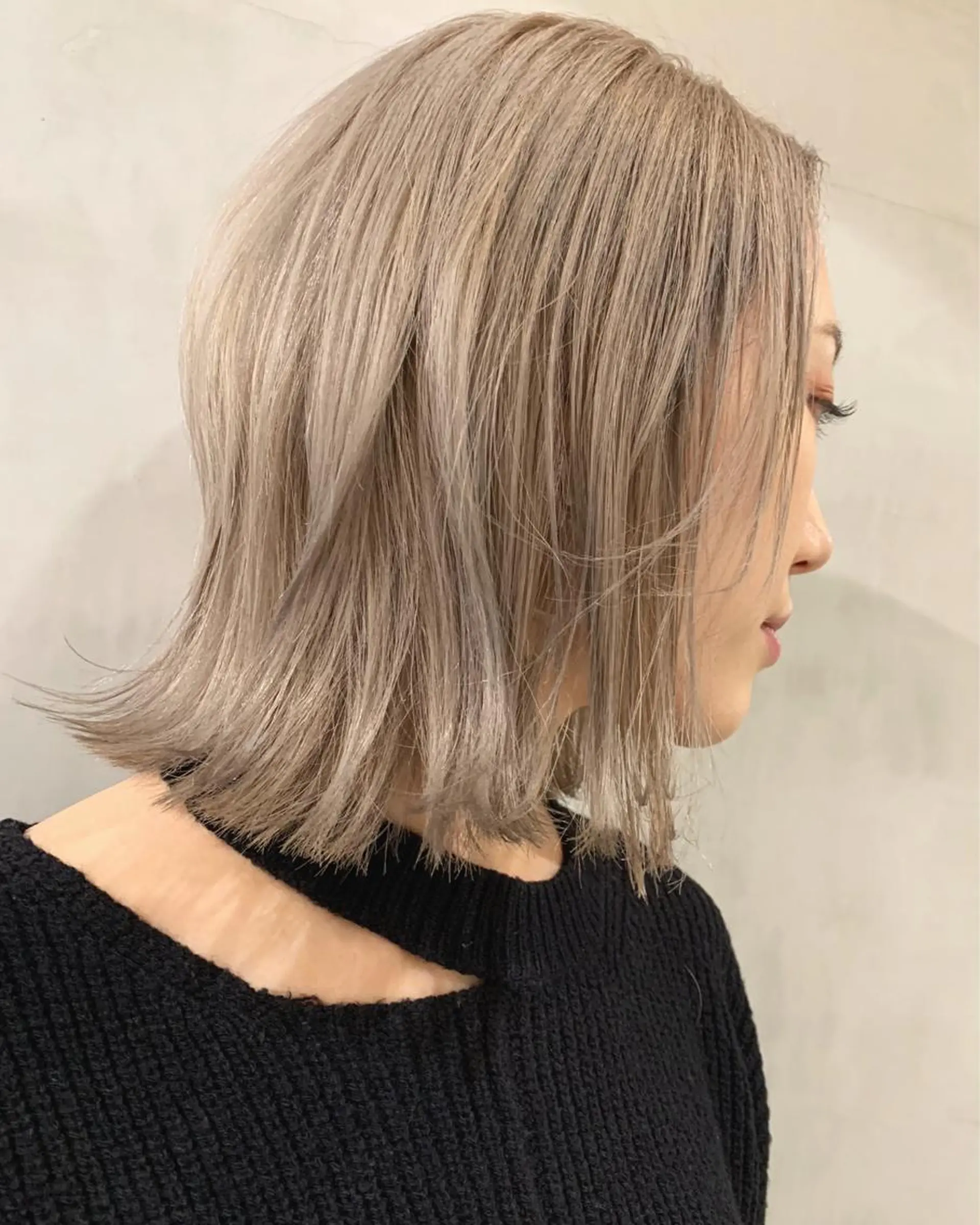 ミディアム カラー ブリーチ ハイトーンカラー カット ヘアカラー トリートメント 優 作のヘアスタイル