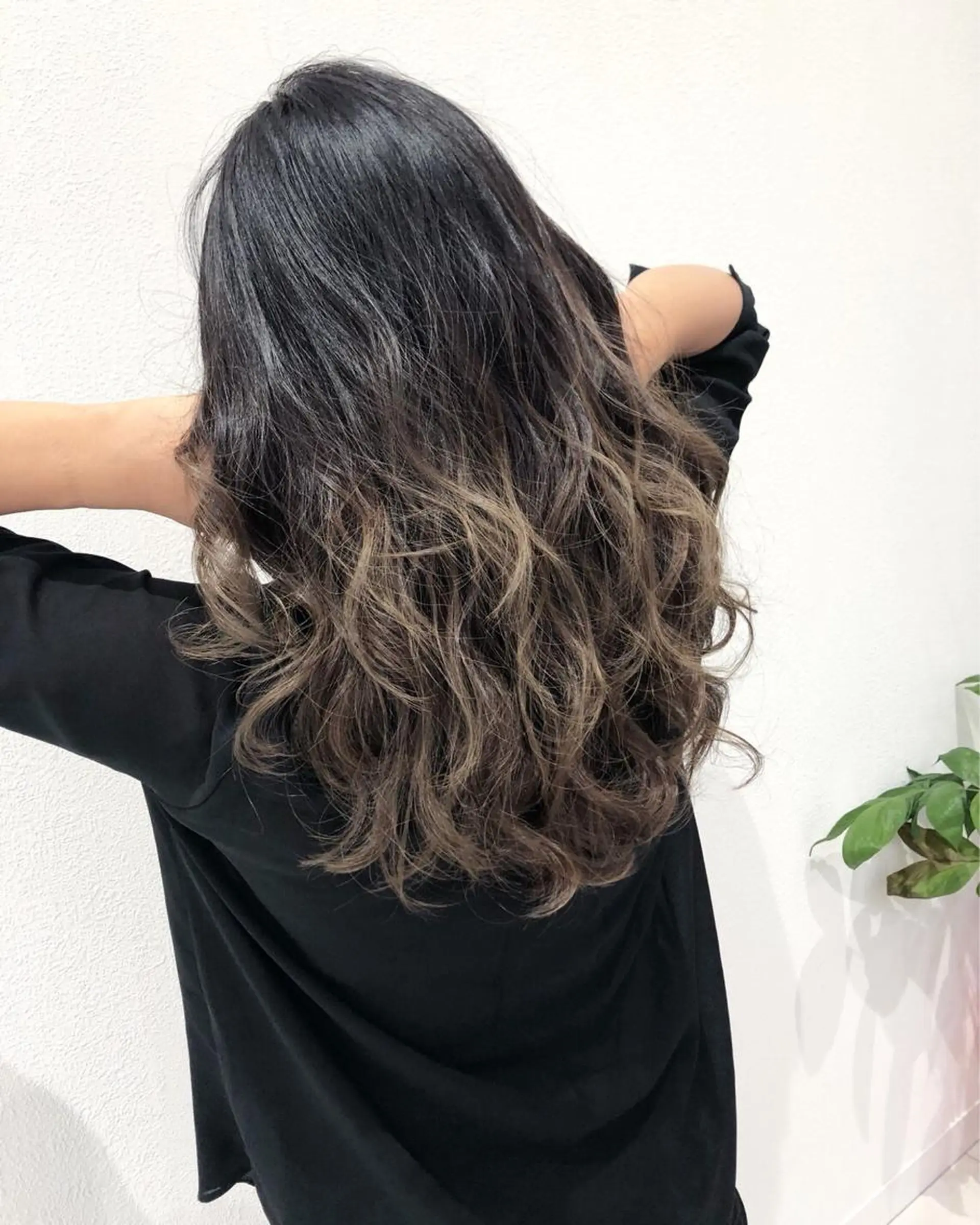 ロング ヘアカラー 岸 保奈美のヘアスタイル