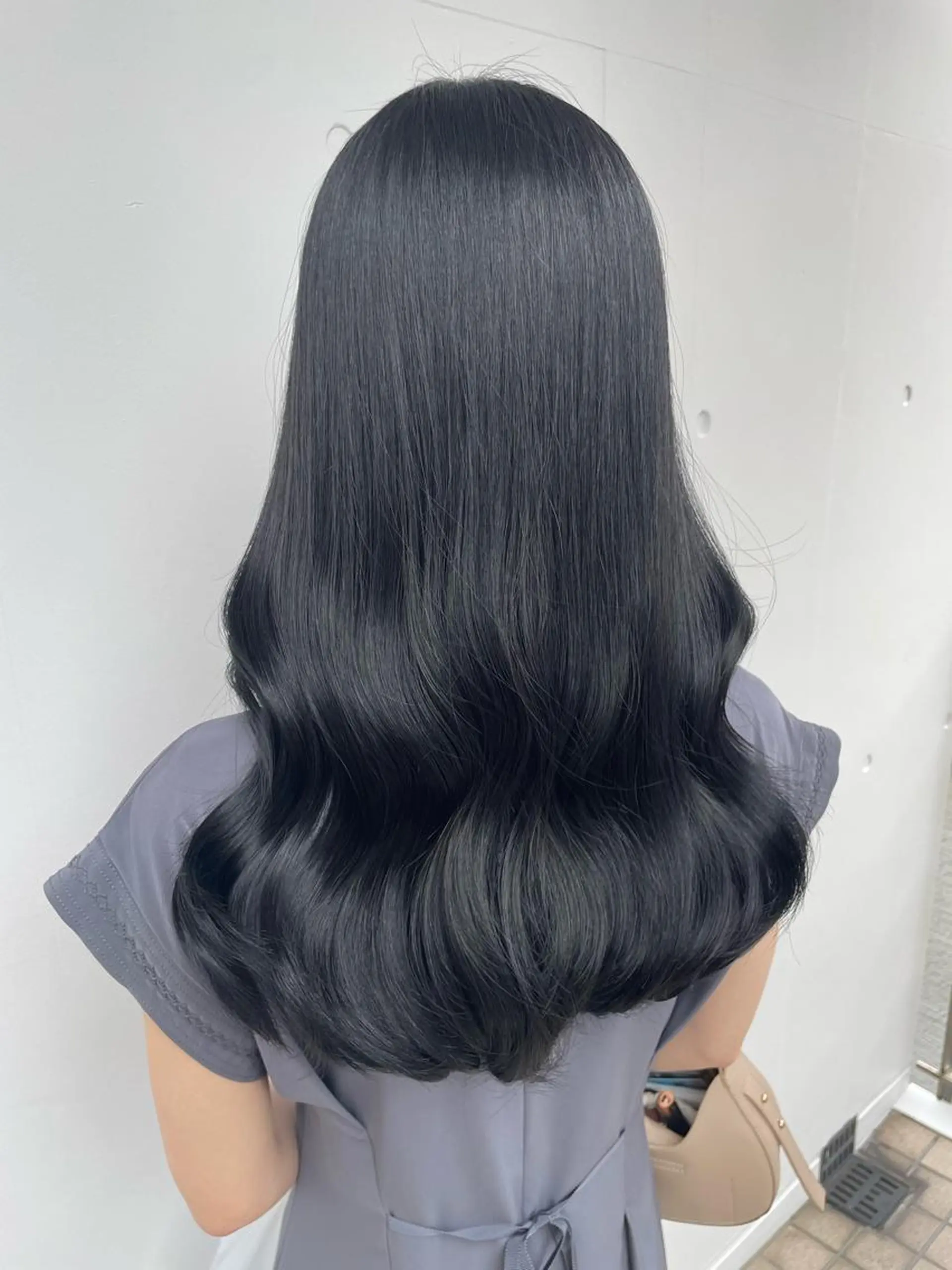 ロング カラー アディクシーカラー ベージュカラー 黒髪 ブリーチ ブルーカラー ヘアカラー トリートメント 藤澤 夏実/インナーカラーのヘアスタイル