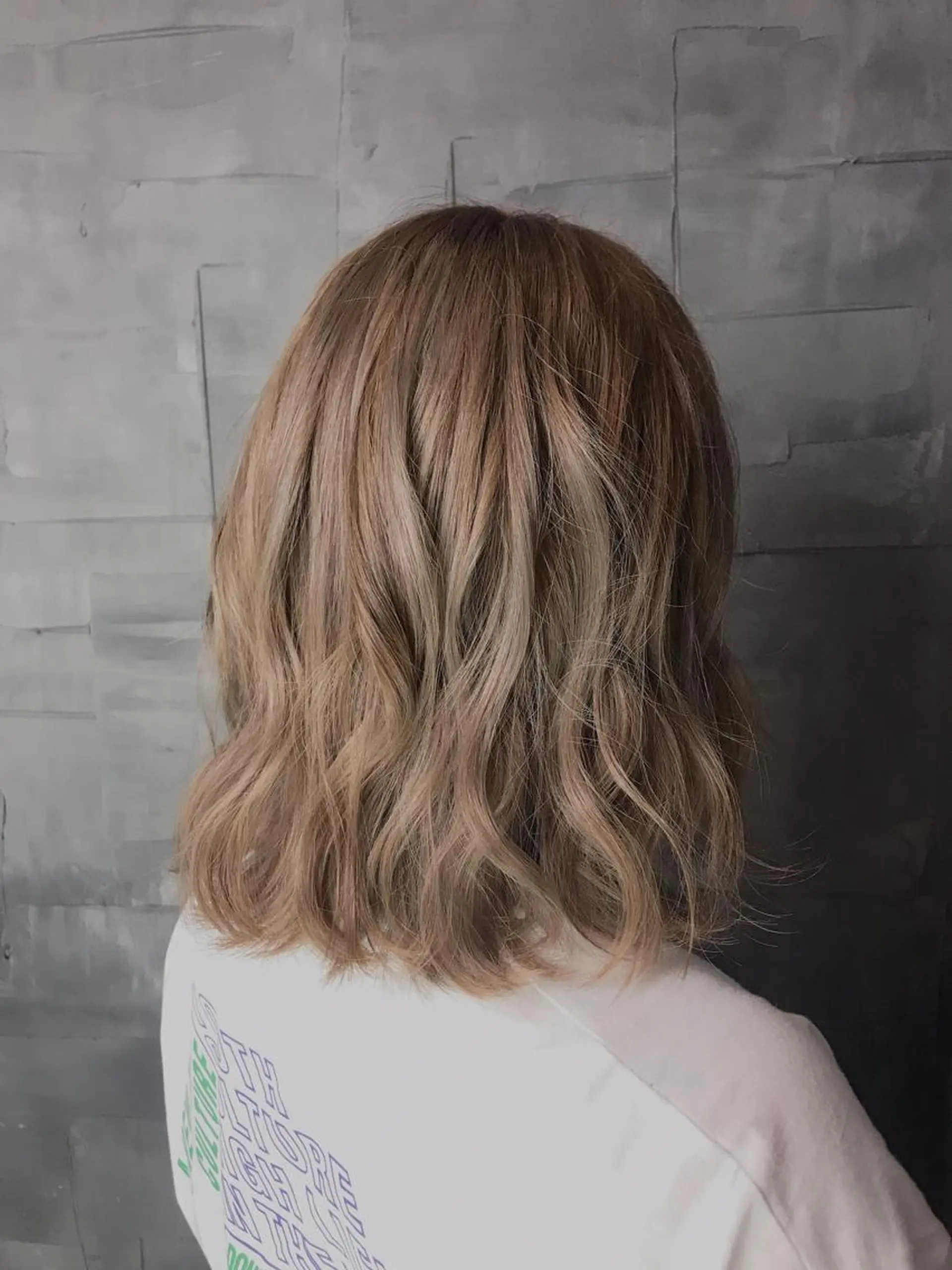 ミディアム 🌈インナーカラー 手塚直生のヘアスタイル