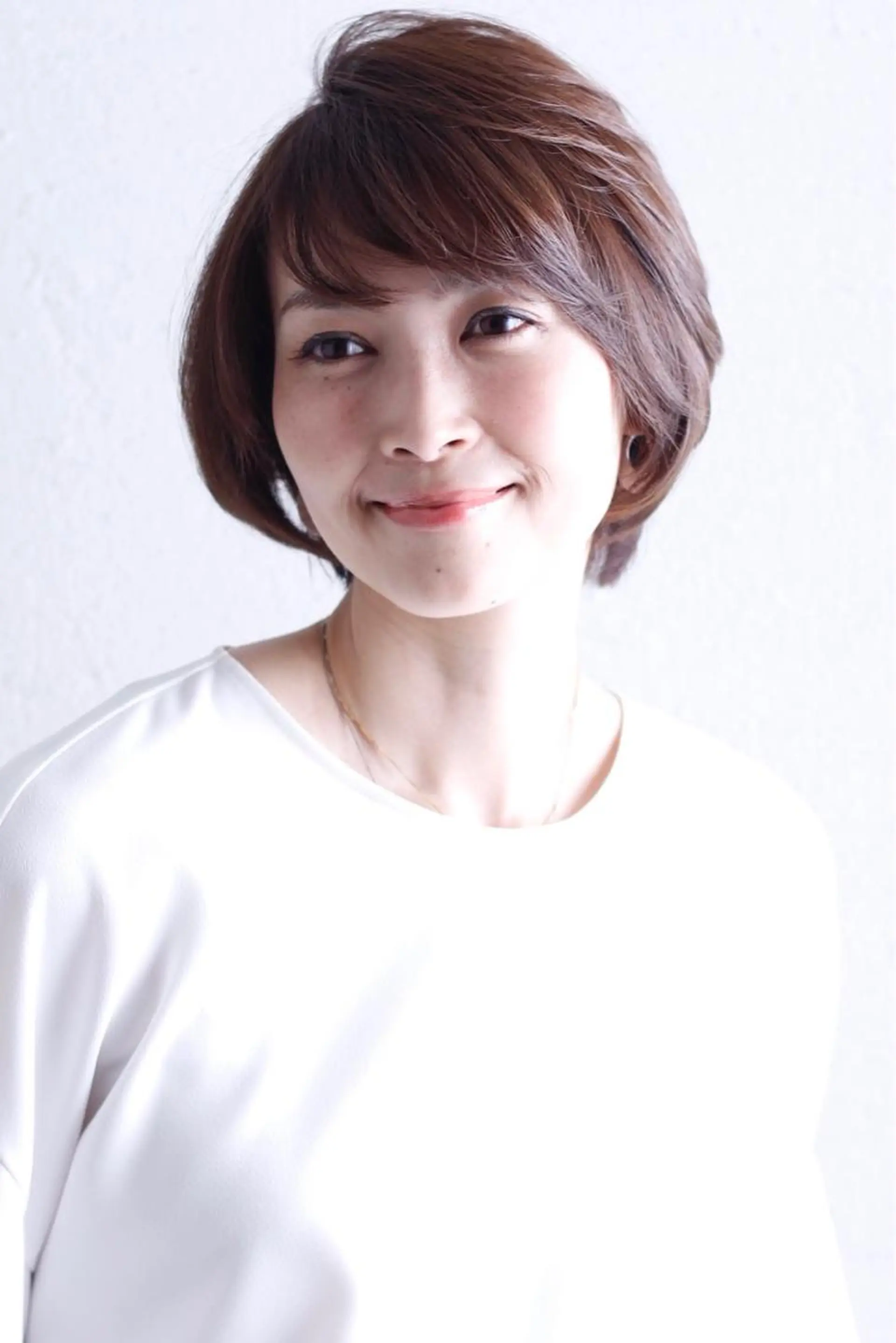 ショート カラー パーマ ショートヘア 艶カラー🩶縮毛矯正 辻紗耶加のヘアスタイル