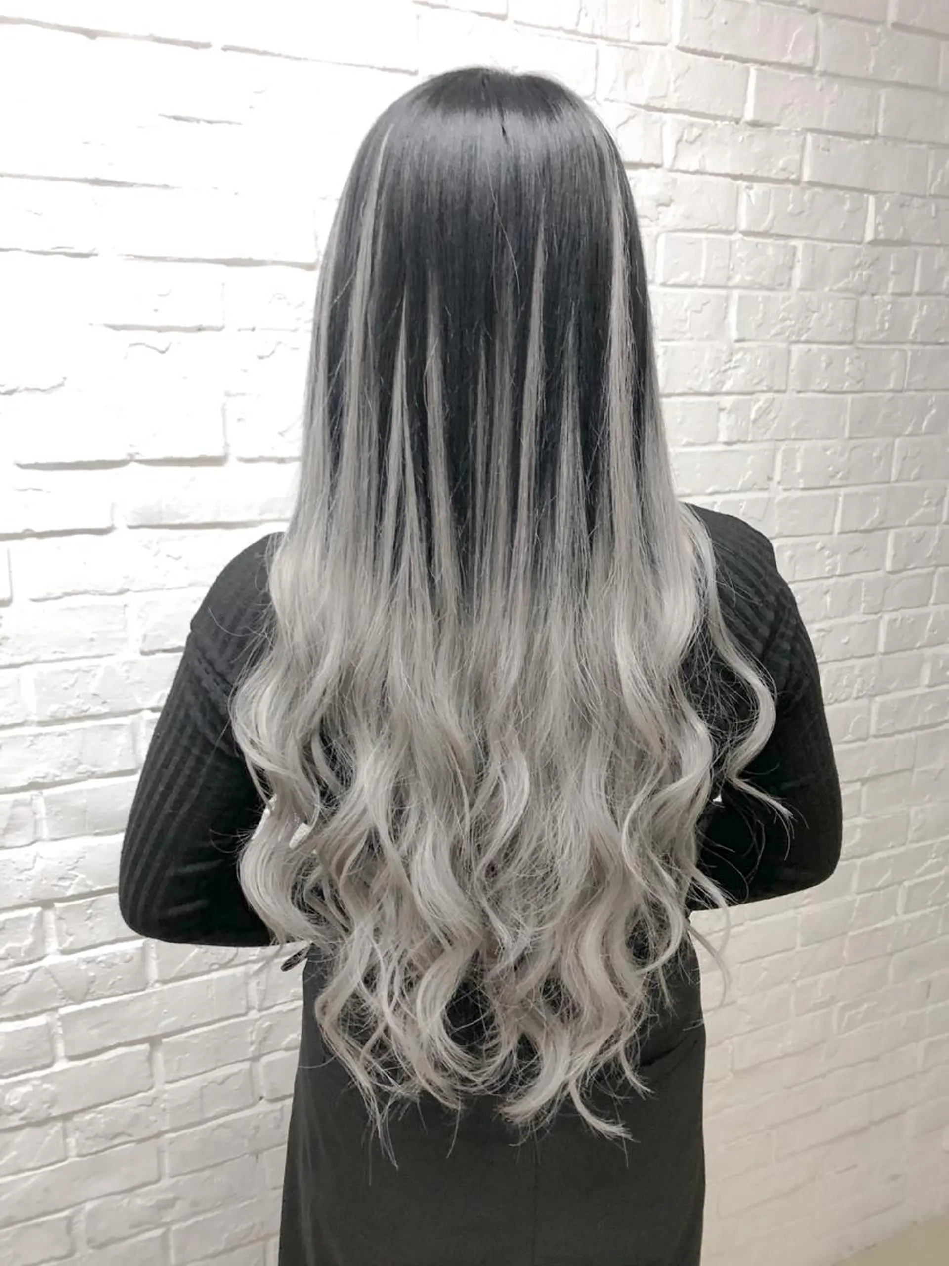 ロング カラー グラデーションカラー シルバー エクステ ヘアカラー トリートメント エクステ エクステリピート率 No.1 菊池　悠介のヘアスタイル