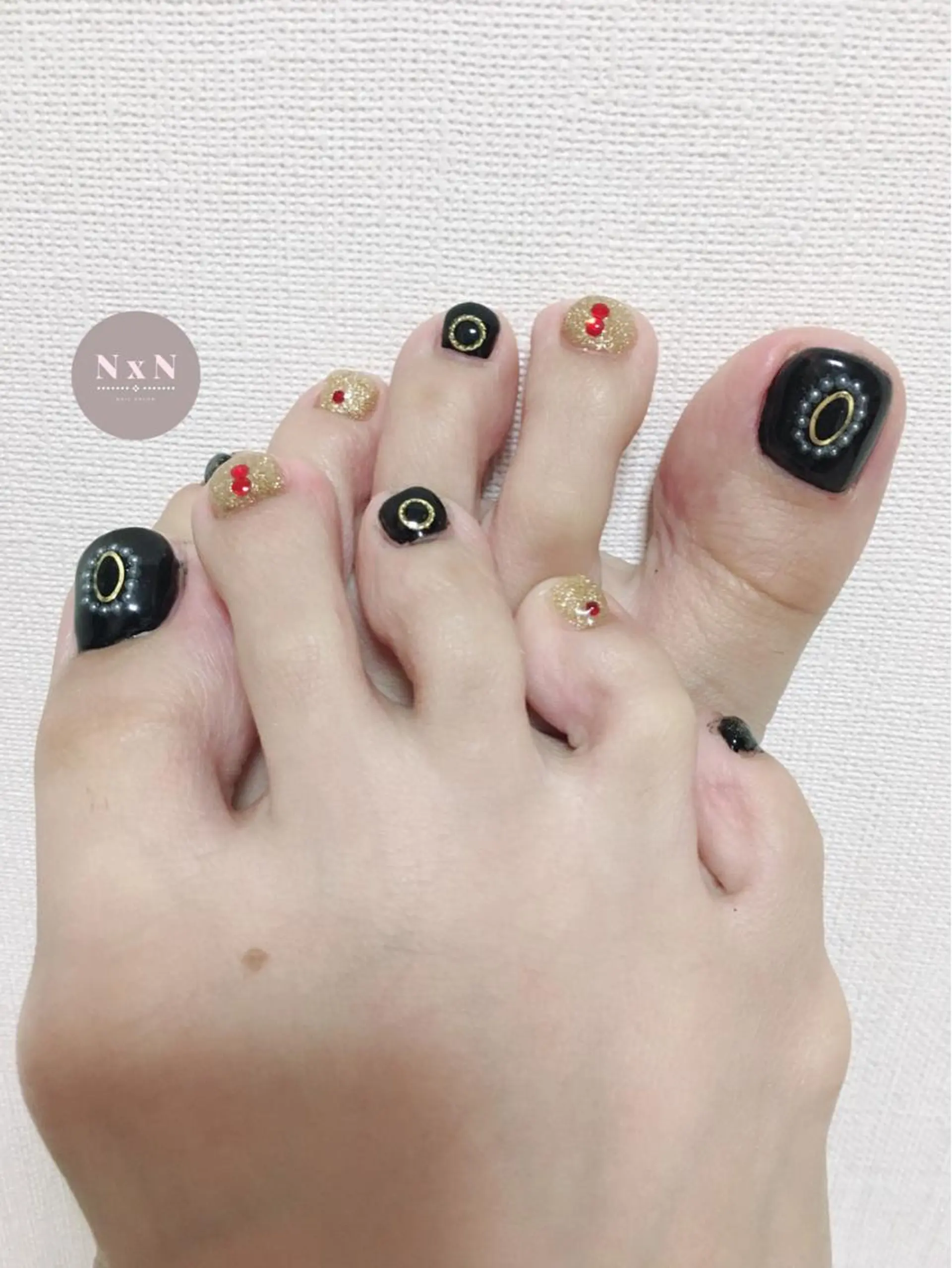 ネイル フットネイル ジェルネイル ラメ(グリッター) ぷっくりネイル フットネイル nail salon N×Nのネイルデザイン