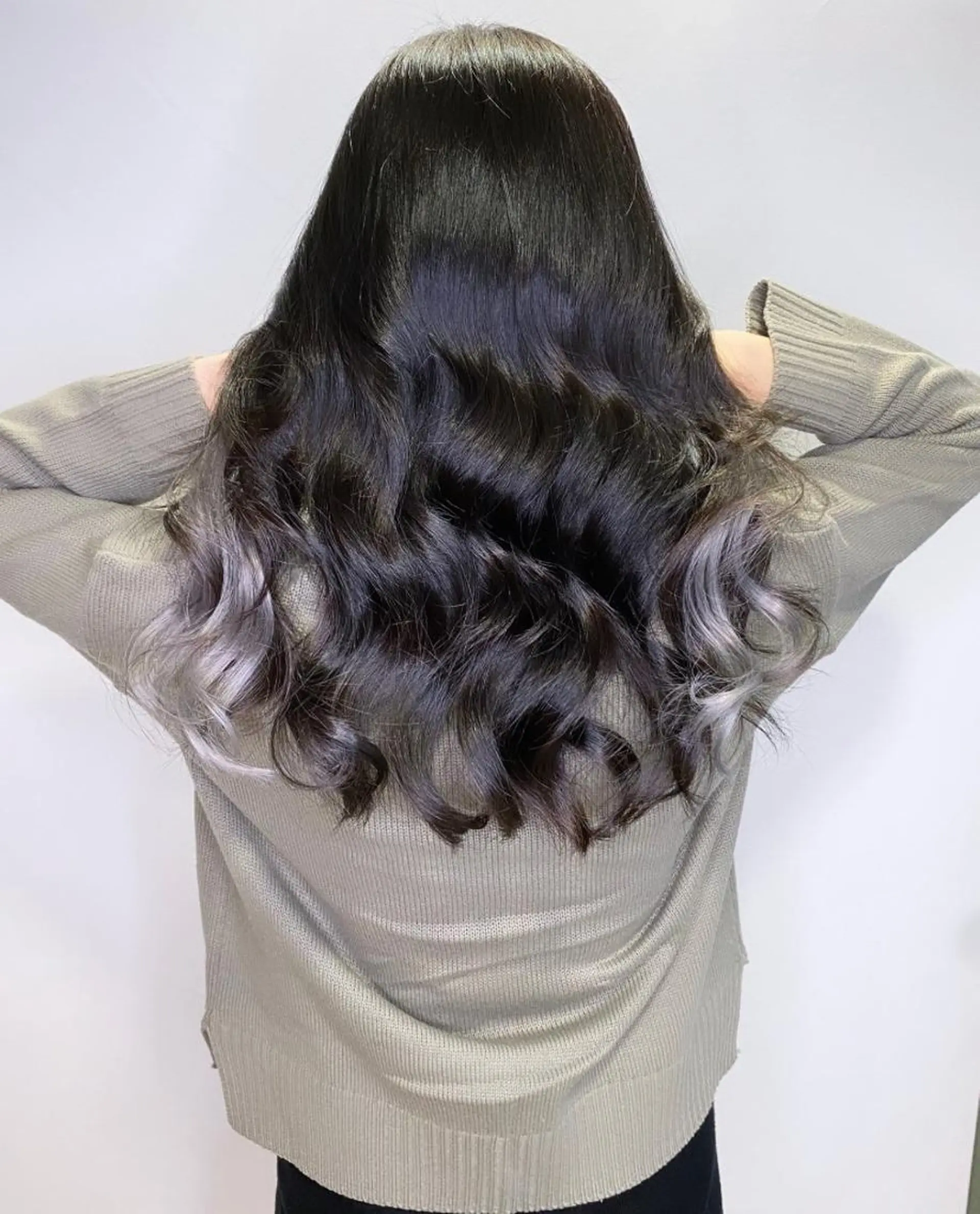 セミロング カラー パーマ ヘアアレンジ シールエクステ アッシュ バレイヤージュ ベージュカラー ブリーチ L. OSAKAのヘアスタイル