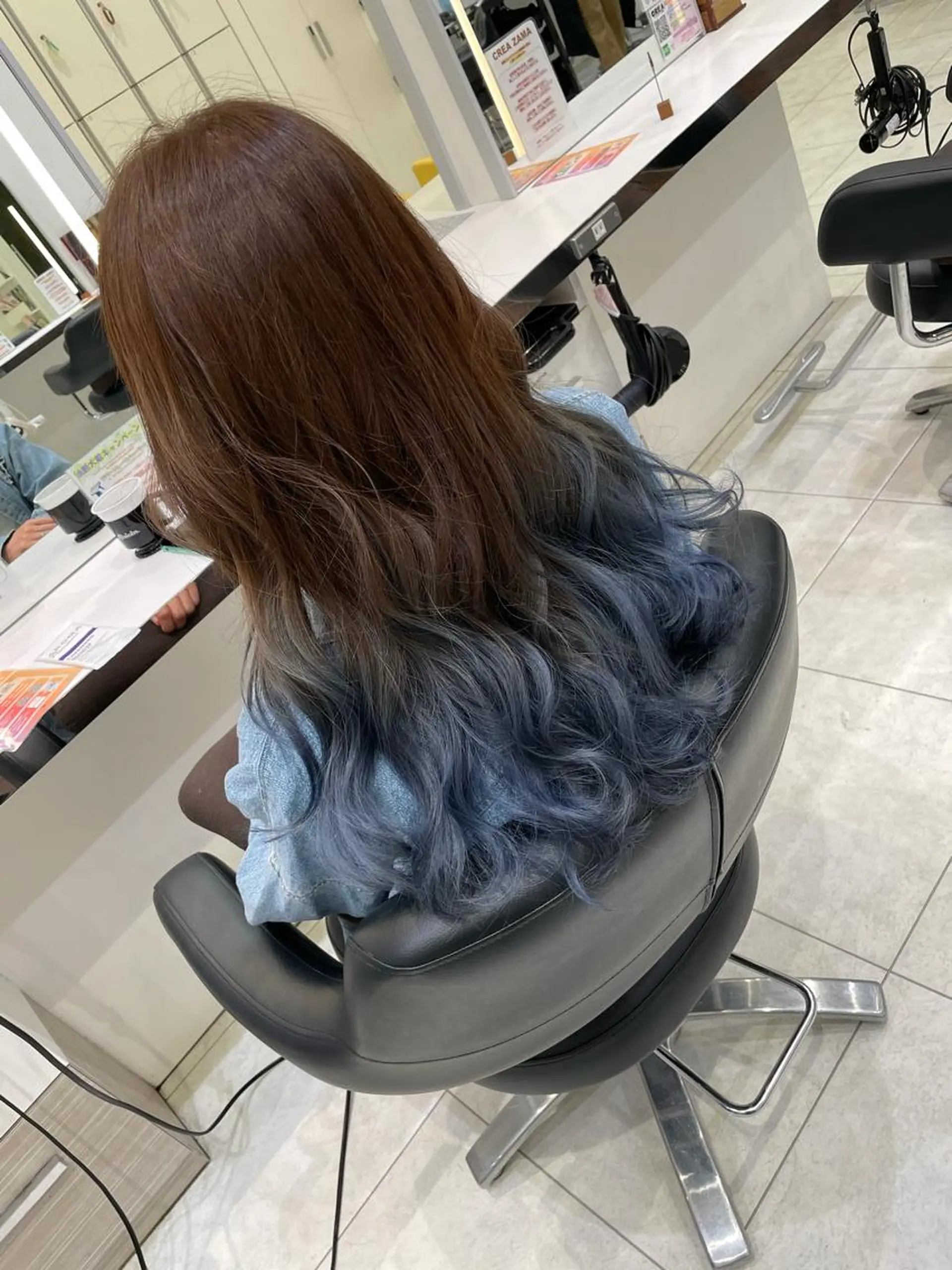 セミロング ヘアカラー 岸 保奈美のヘアスタイル