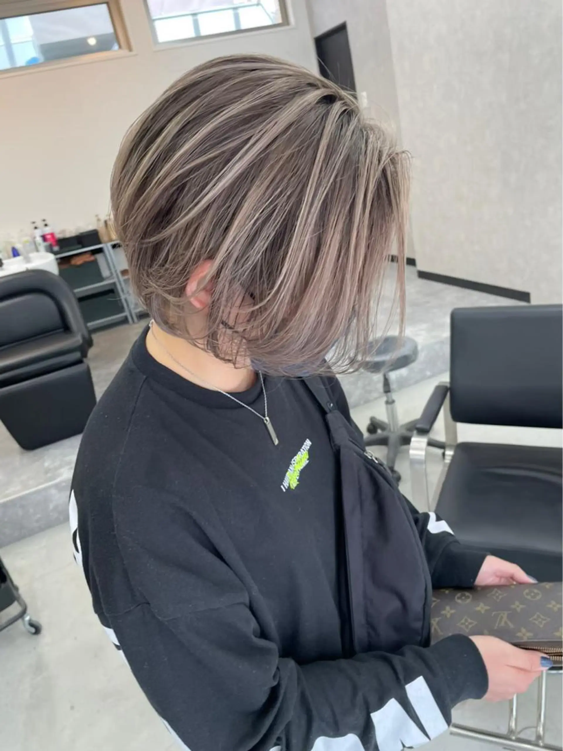 ミディアム カラー パーマ ヘアアレンジ メンズ キッズ ネイル マツエク・マツパ アイブロウ ショートボブ ミディアムパーマ メンズバレイヤージュ メンズブリーチ メンズハイライト カラーソムリエ認定 茶屋町Eir岩本のヘアスタイル