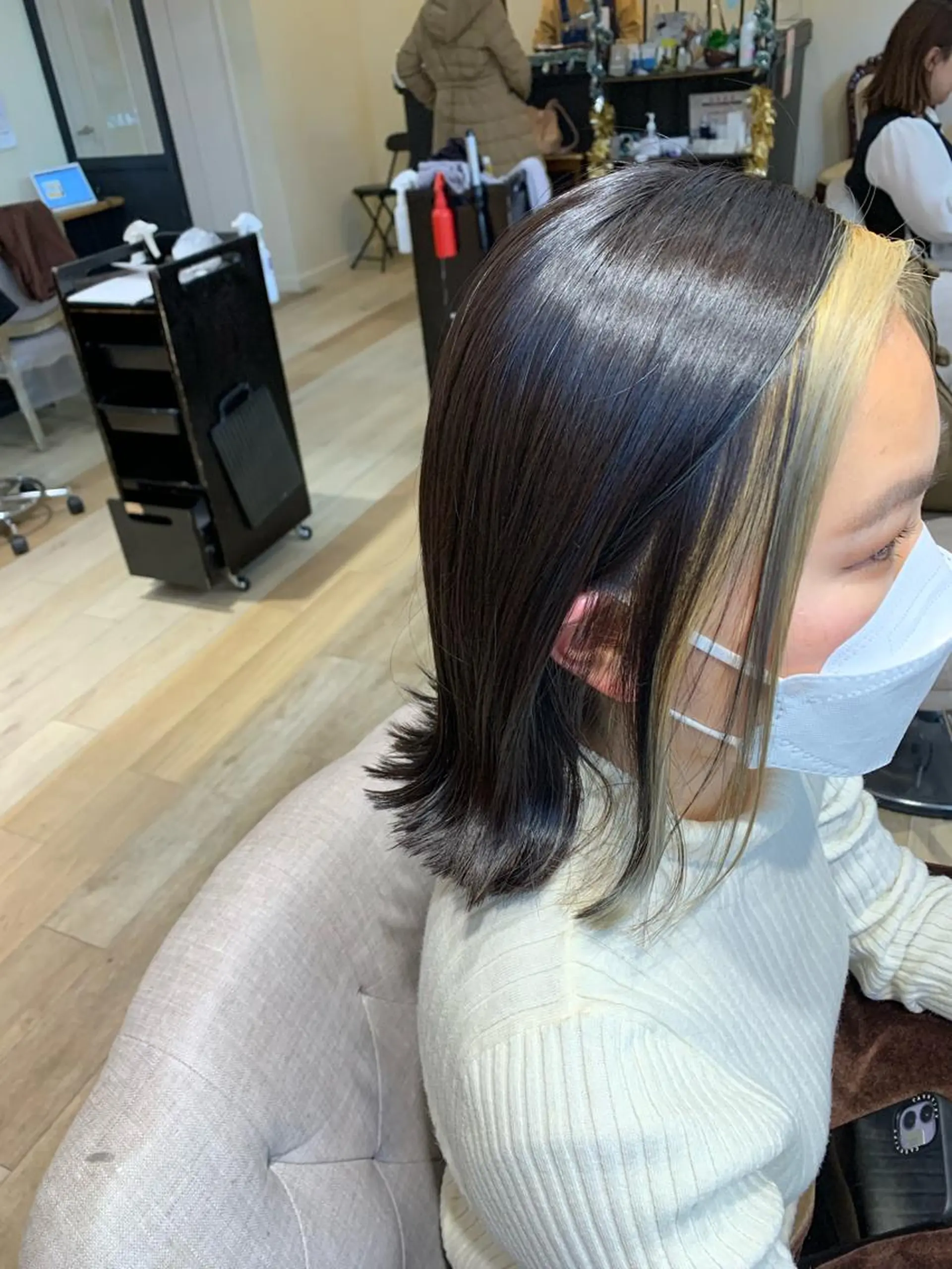 ミディアム カラー 抜きっぱなしブロンド ブロンド カット ヘアカラー トリートメント 上田 紗也のヘアスタイル