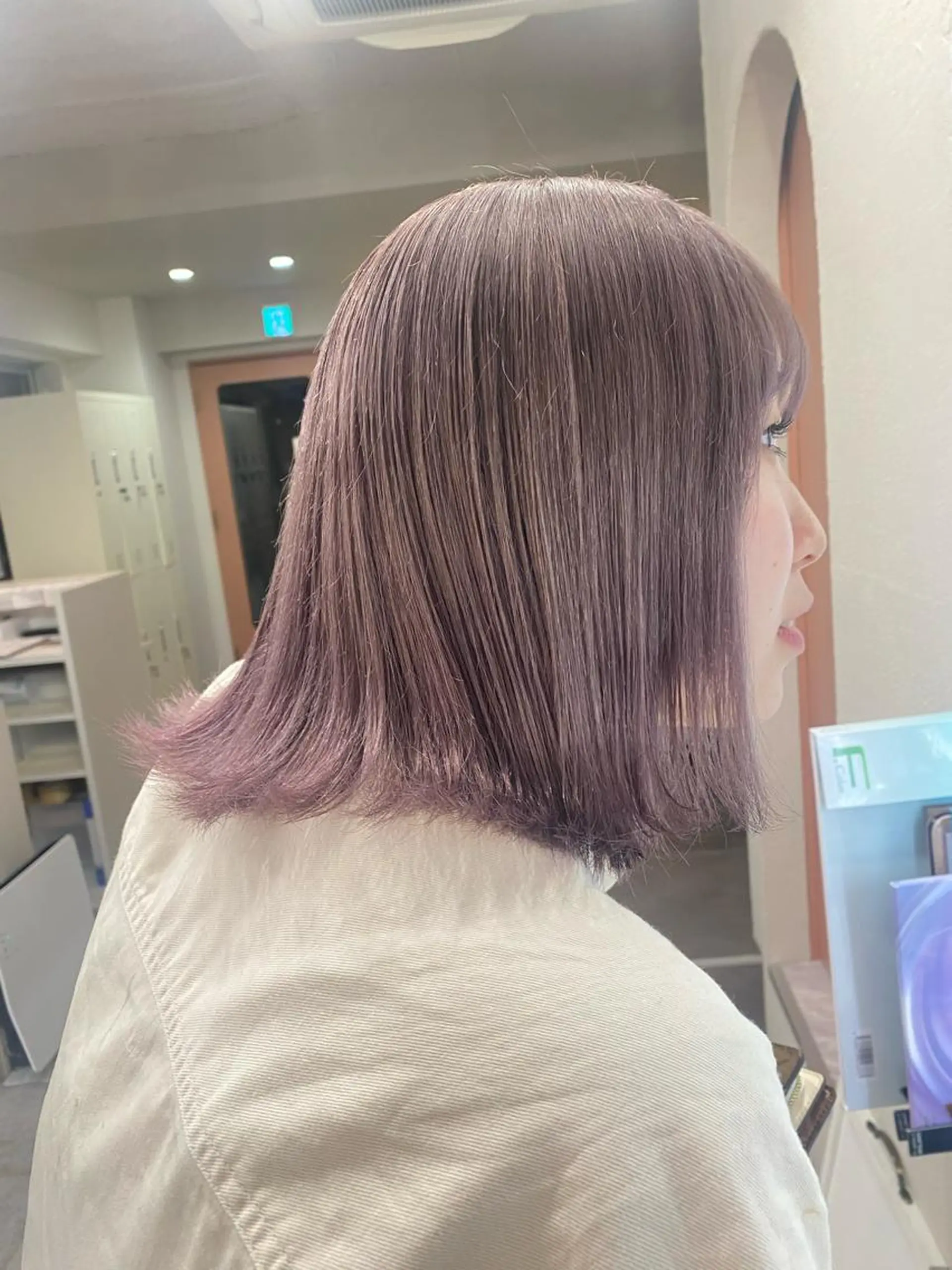ミディアム カラー ベージュカラー ペールベージュ ピンクカラー 佐々木 雪菜のヘアスタイル