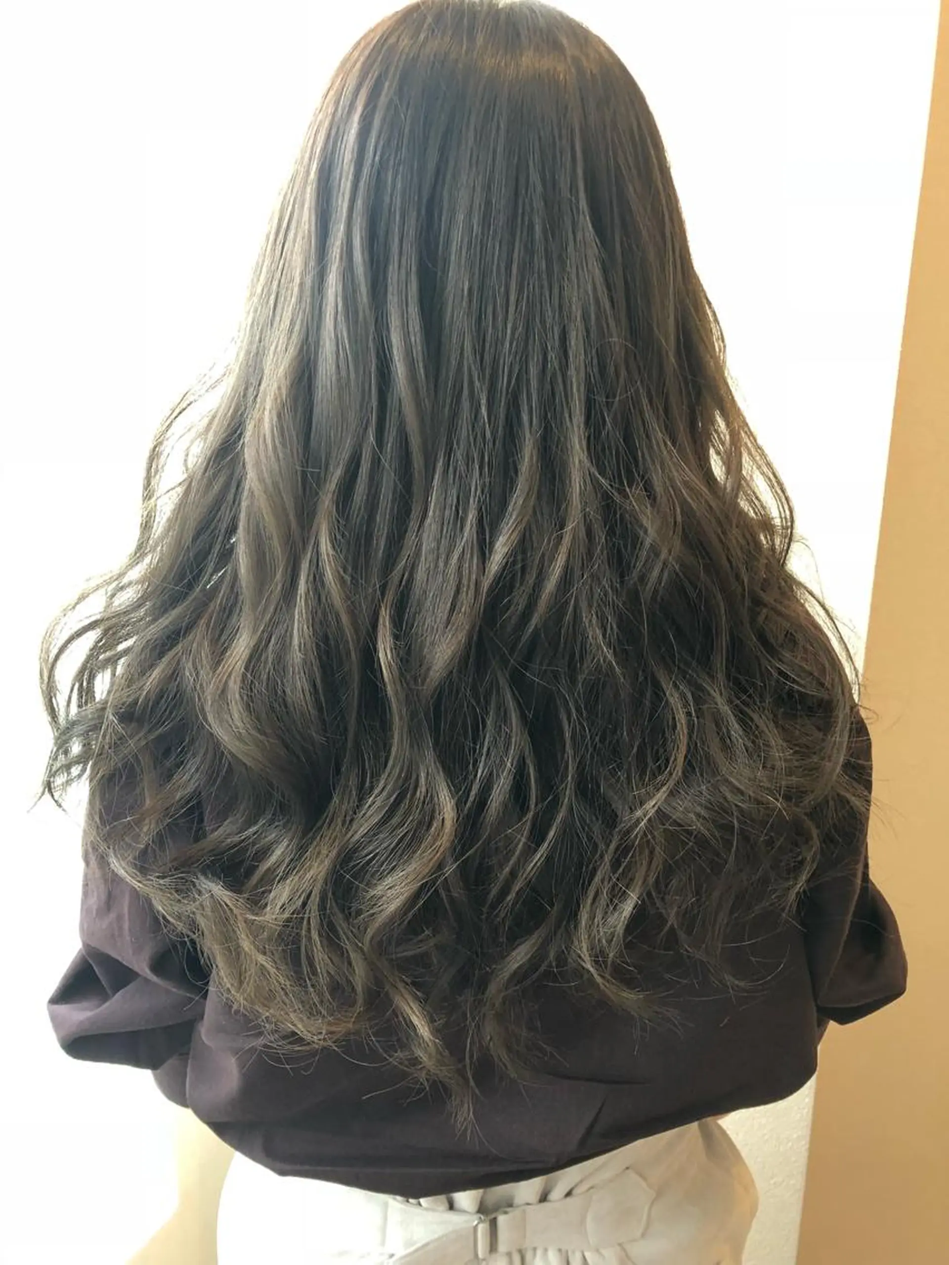 ロング カラー ベージュカラー オリーブベージュ 【AMANEQ】 yuka🦋のヘアスタイル