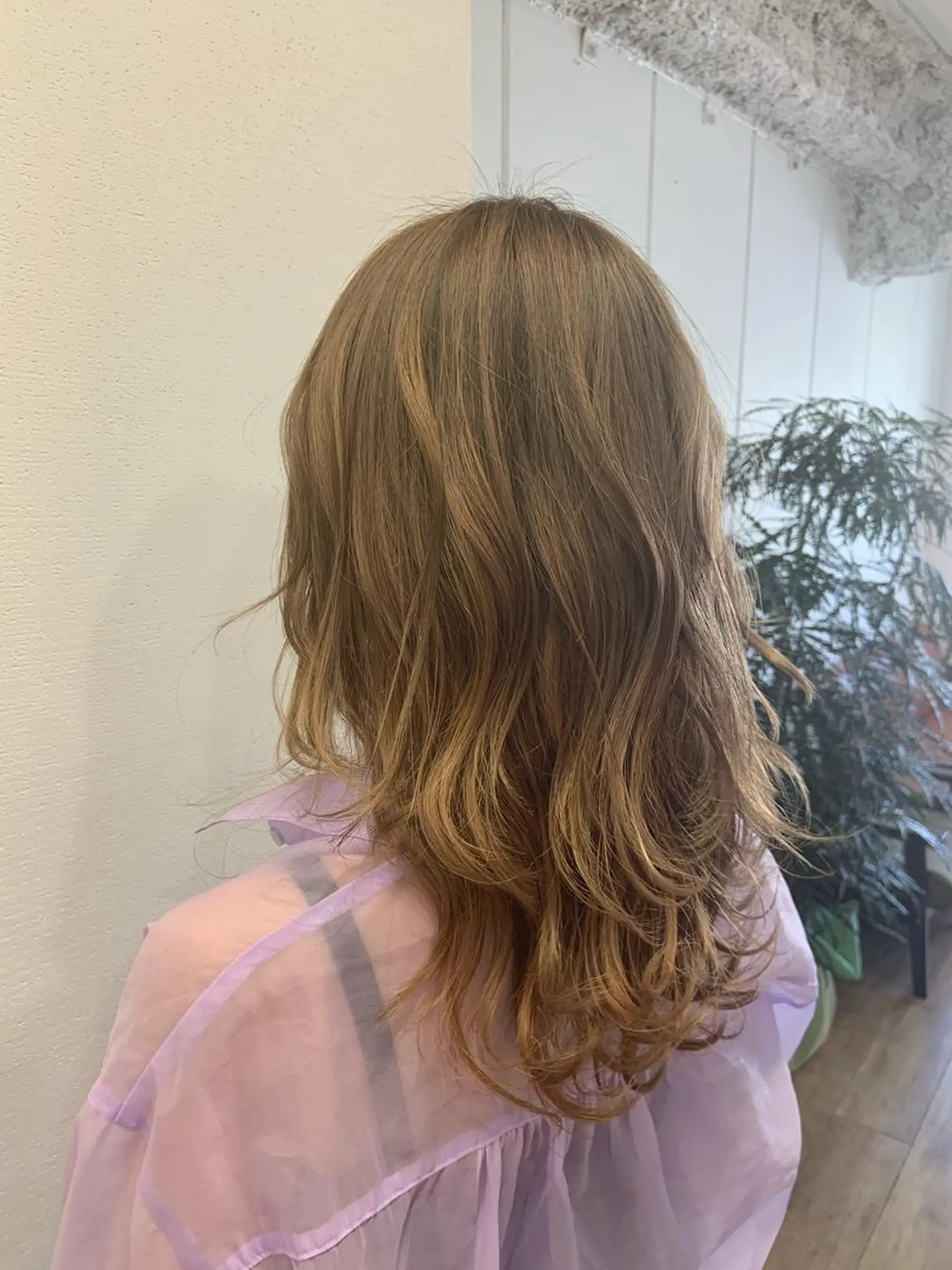 セミロング カラー パーマ ベージュカラー ハイトーンカラー🤍 山下 優華のヘアスタイル