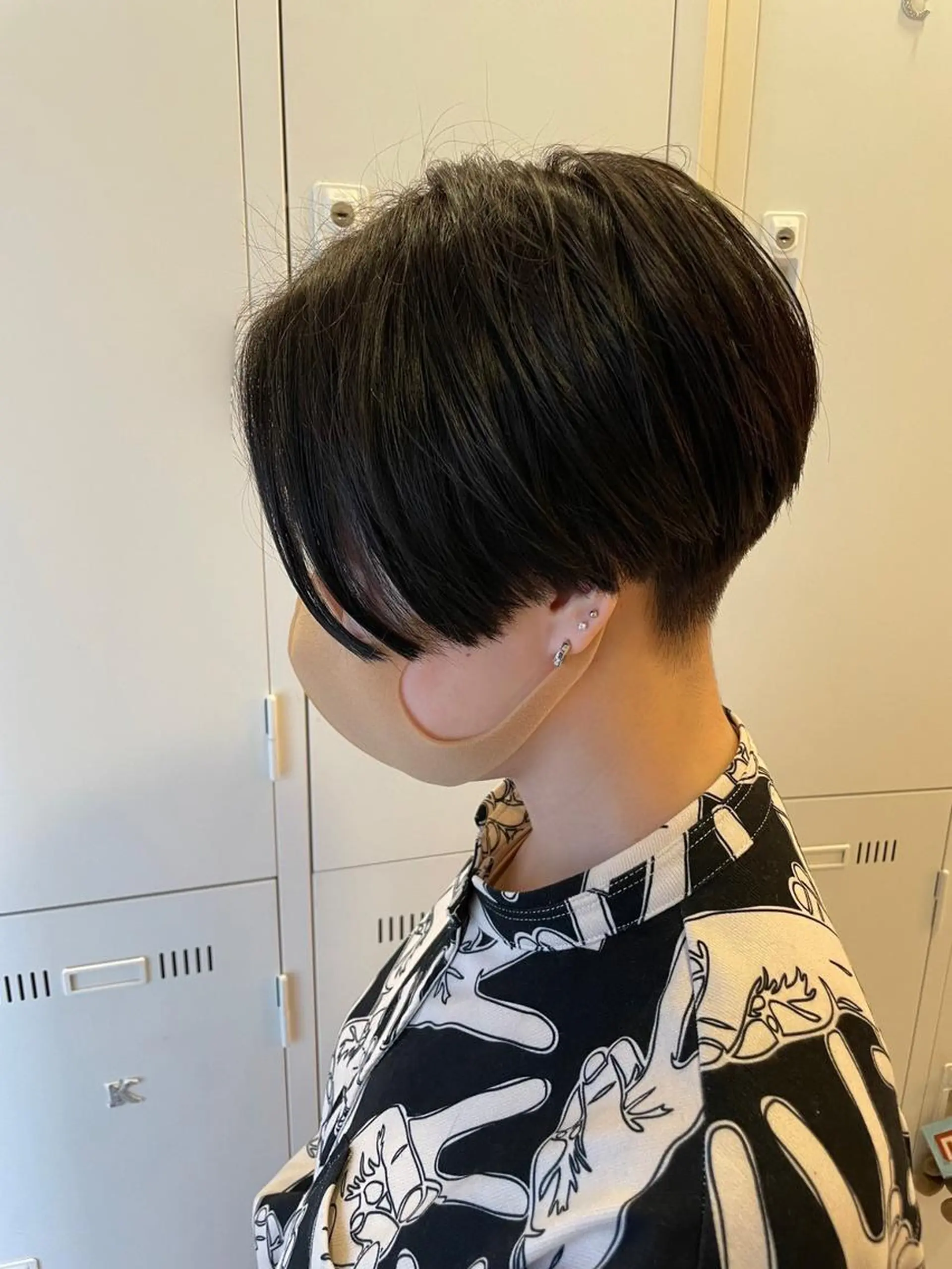 ショート アッシュ ミストバング ボブ ハイライト タンバルモリ N° uairo 川崎西口店のヘアスタイル