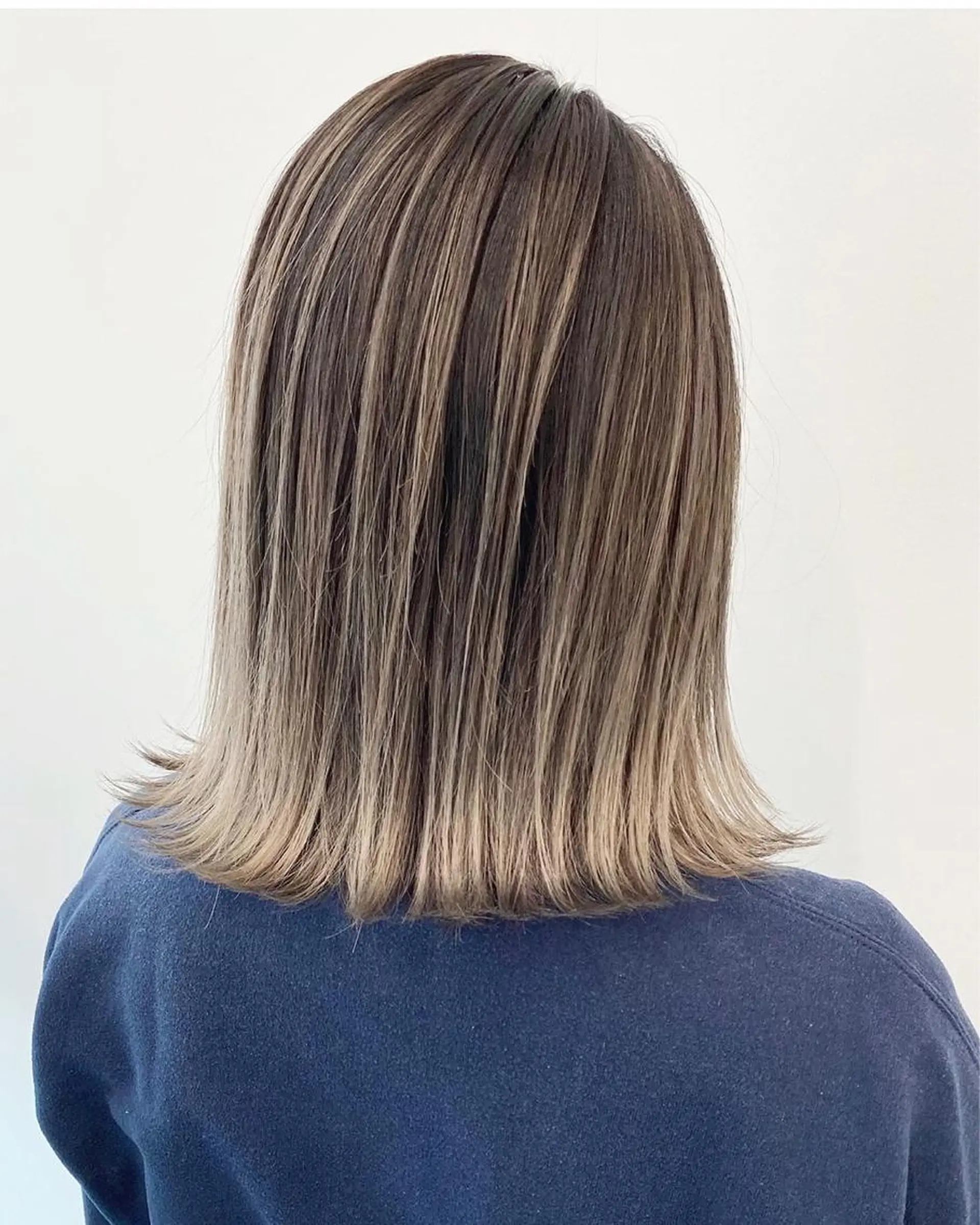 セミロング カラー バレイヤージュ レイヤーカット 鶴井 美空のヘアスタイル