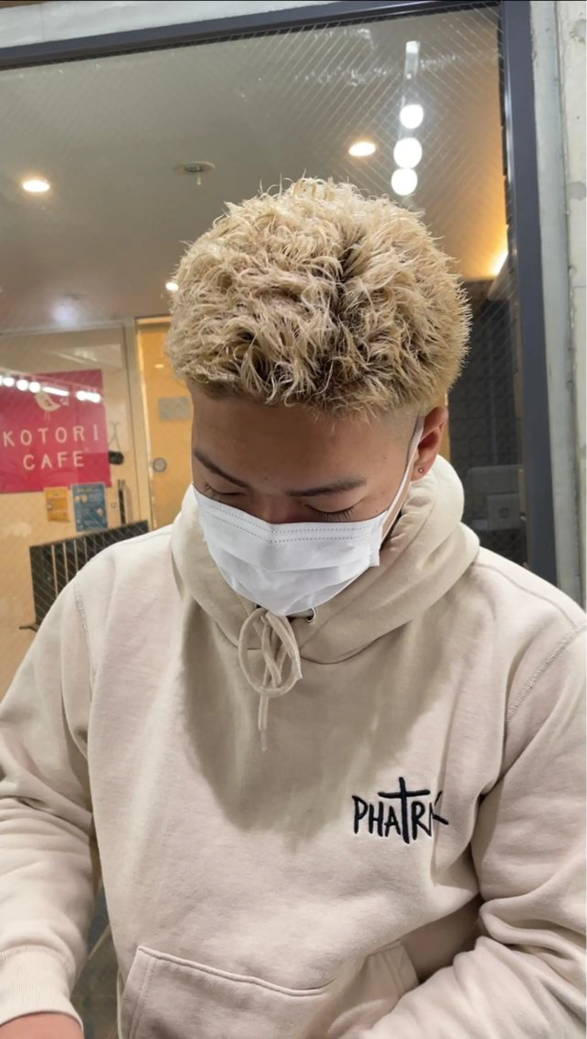 パーマ メンズ Kvell&Co.所属・ハイトーン カラーのヘアスタイル