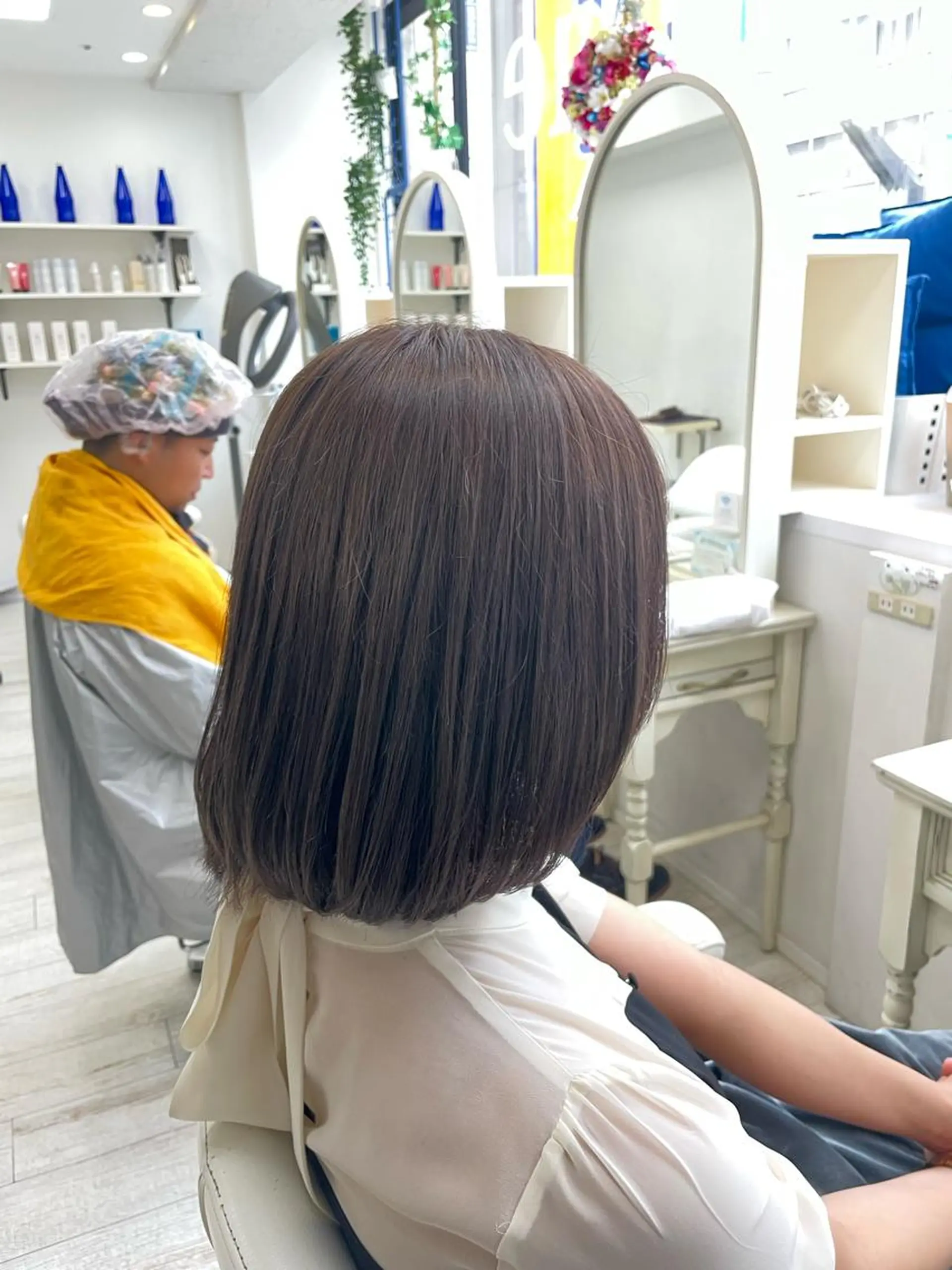 ショート ミルクティーブラウン ヘアカラー 新籾 尚哉のヘアスタイル