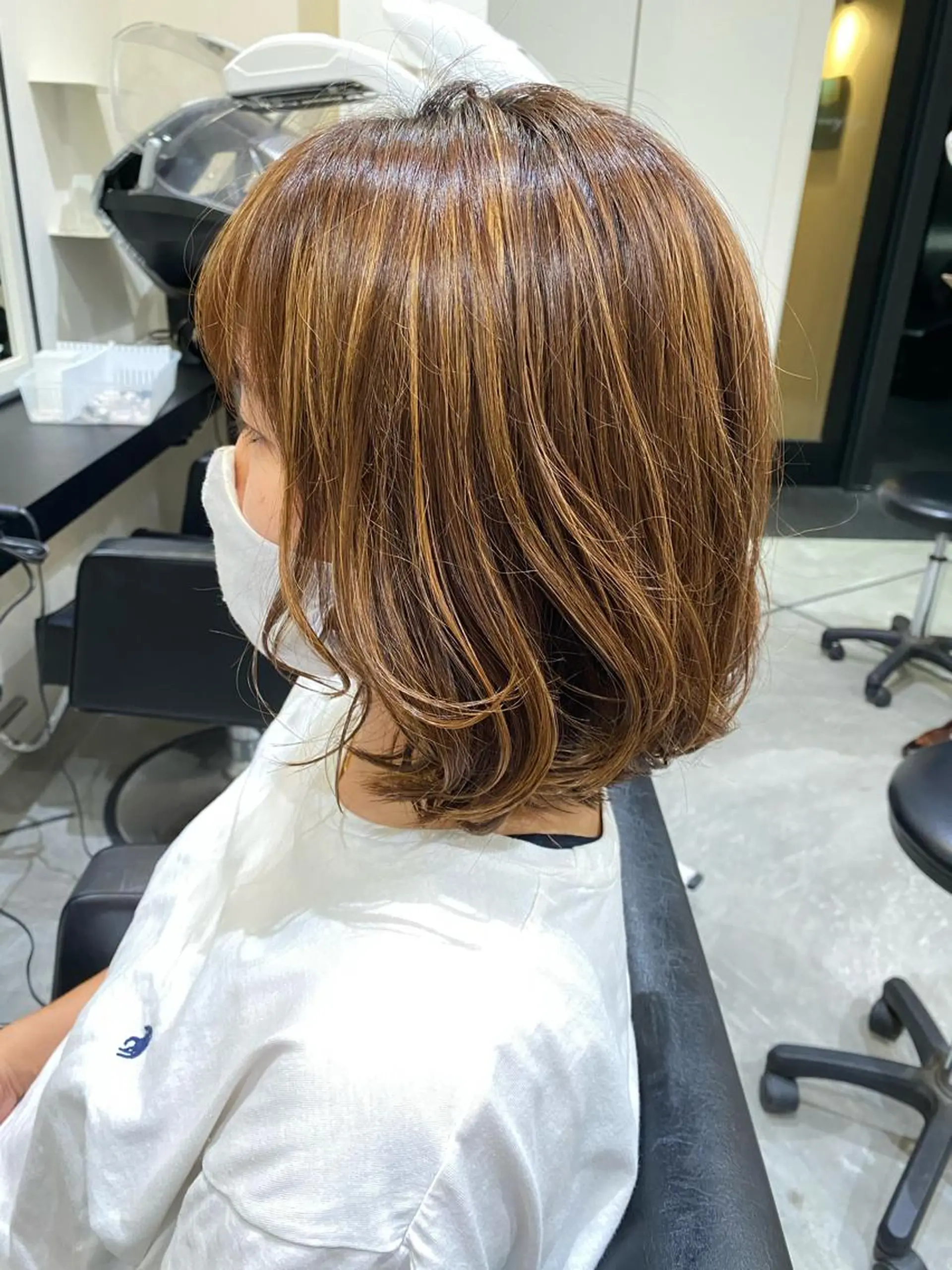 ミディアム カラー ベージュカラー ハイライトカラー ハイライト 丸尾 沙弥香のヘアスタイル