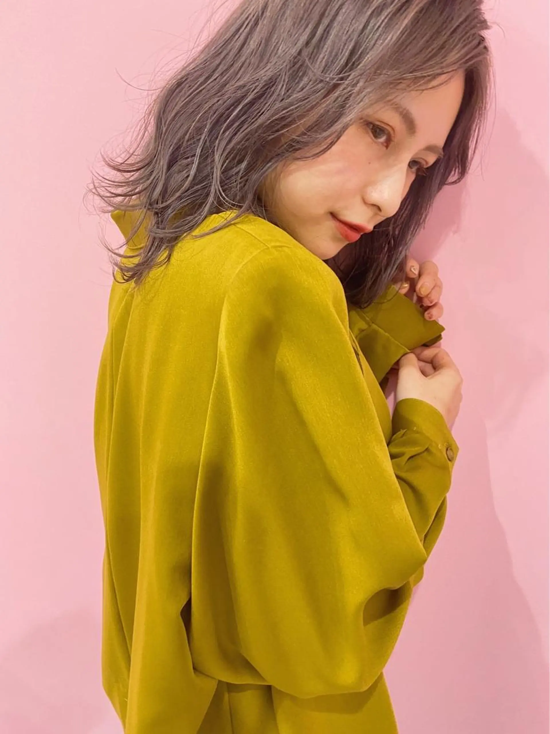 ミディアム カラー 内田 衣海のヘアスタイル