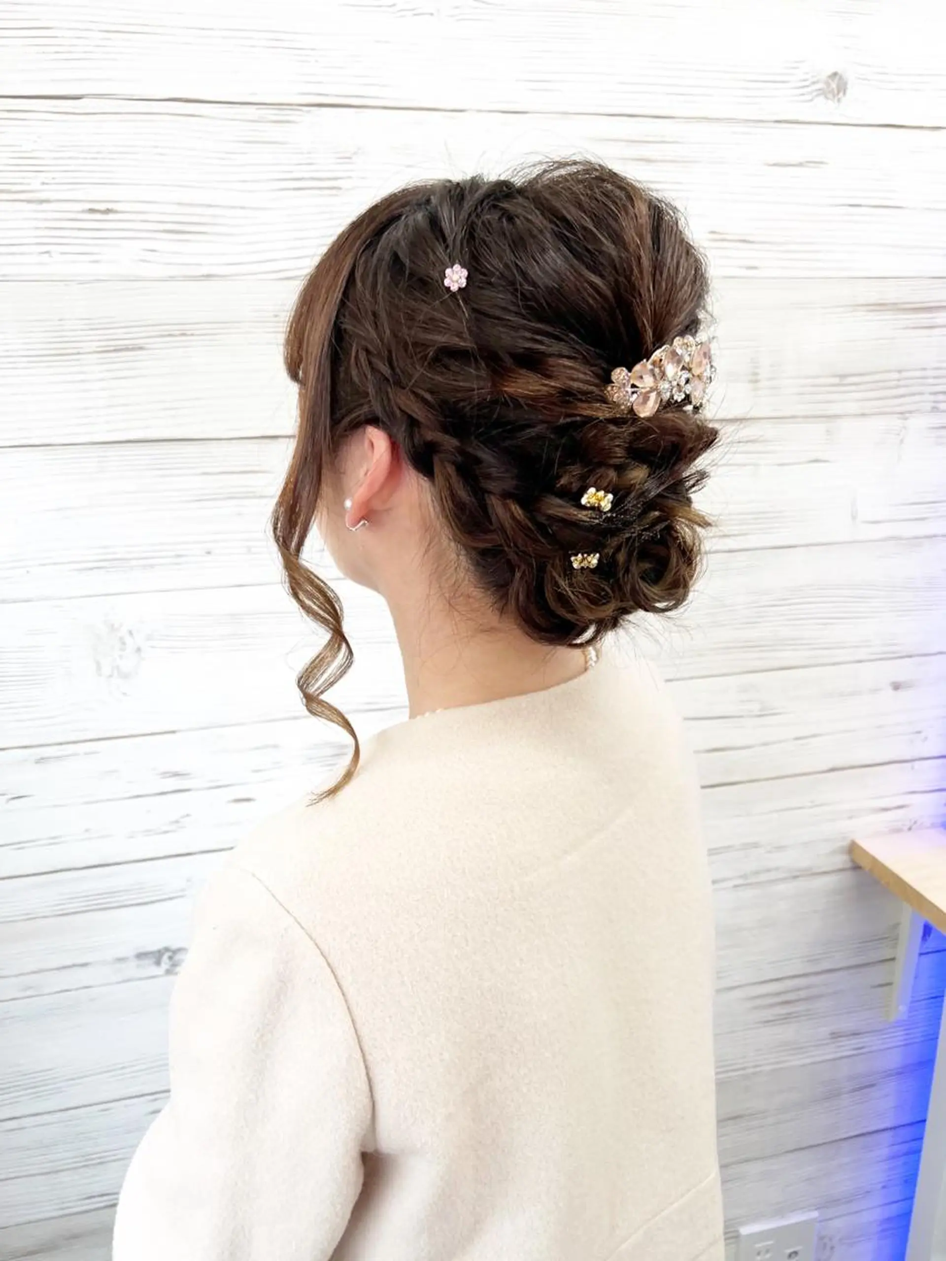 ロング カラー ヘアアレンジ 結婚式・ブライダル ヘアセット 枝毛カット＆髪質改善 満足NO.1岡しゃんのヘアスタイル