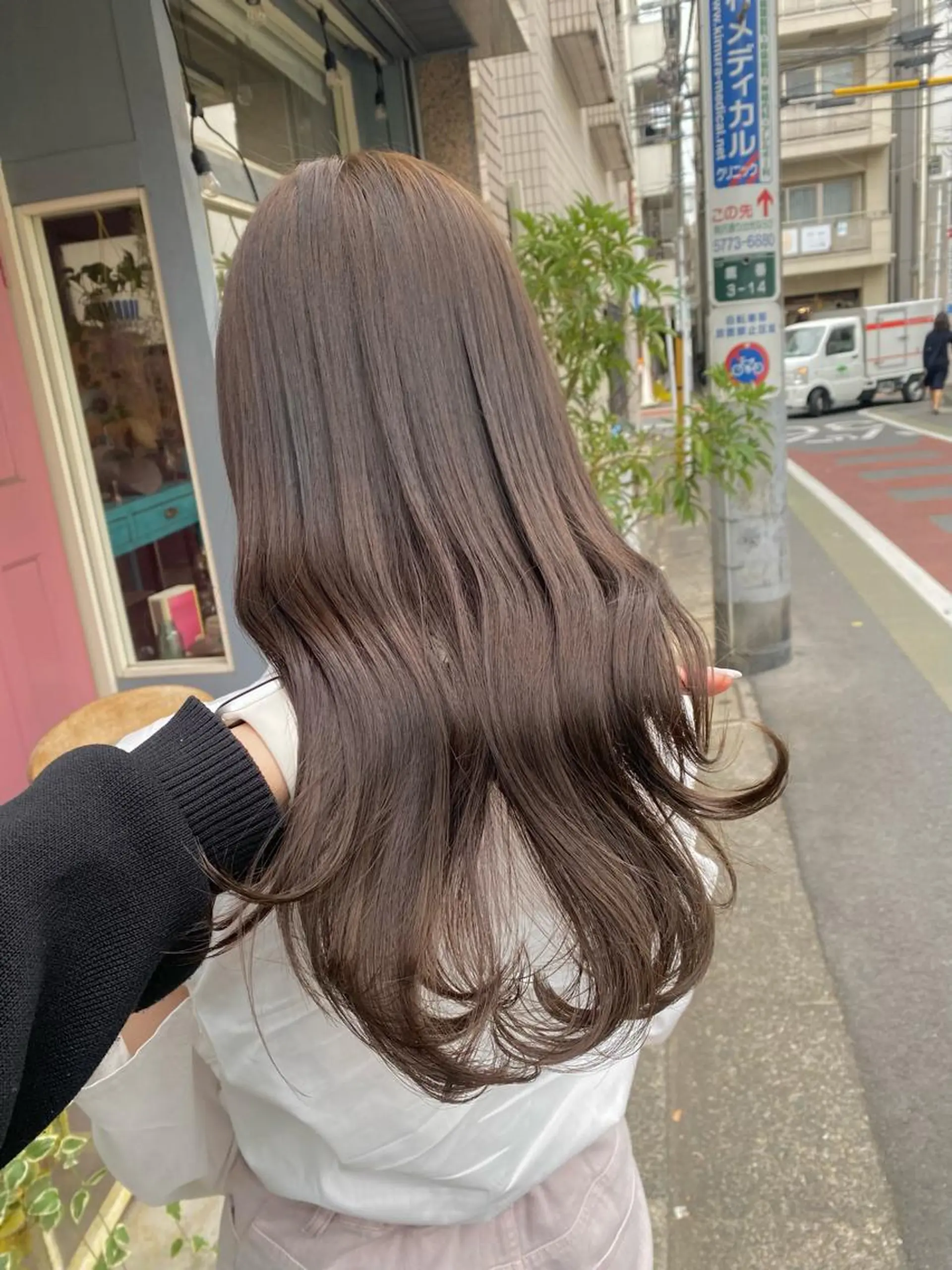 セミロング カラー ヘアカラー ヤスザトアヤノ ／レイヤー／オリーブのヘアスタイル