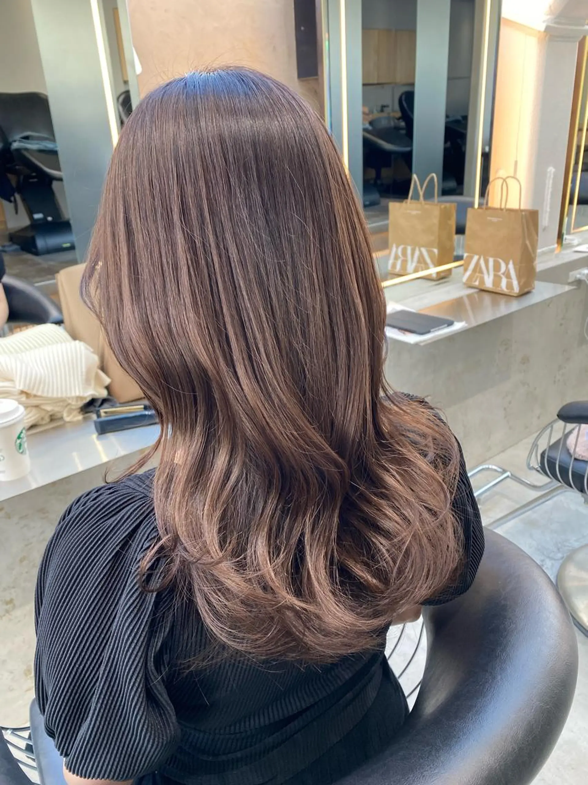 セミロング カット ヘアカラー トリートメント 山本翔一郎 韓国顔周りレイヤーのヘアスタイル