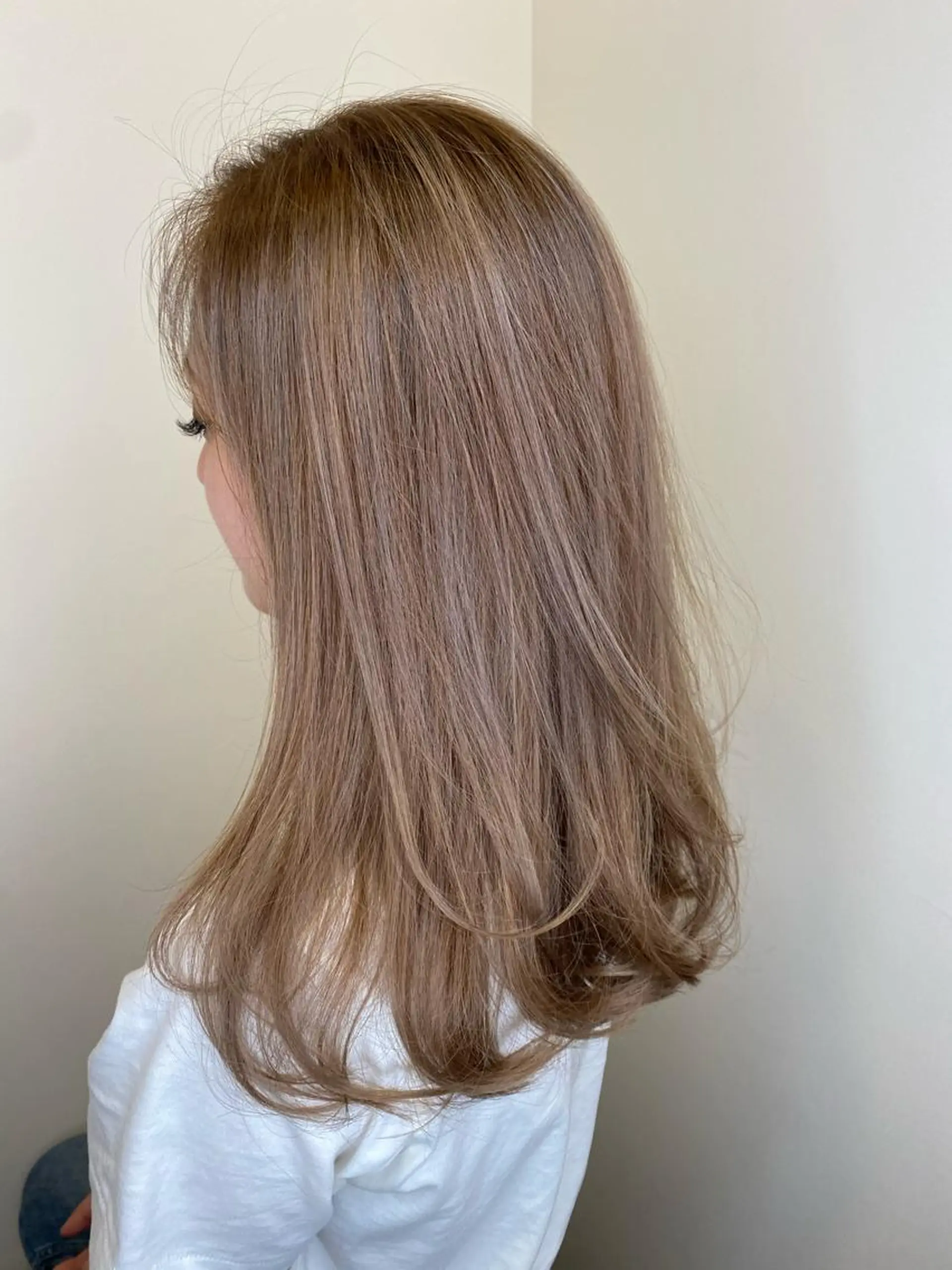 セミロング カラー ベージュカラー ブリーチ ミルクティーベージュ カット トリートメント LandS  barber &beauty所属・髪質改善特化 長澤友哉のヘアスタイル